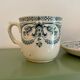 Tasse ancienne en terre de fer modèle guirlande de au planteur de caïffa