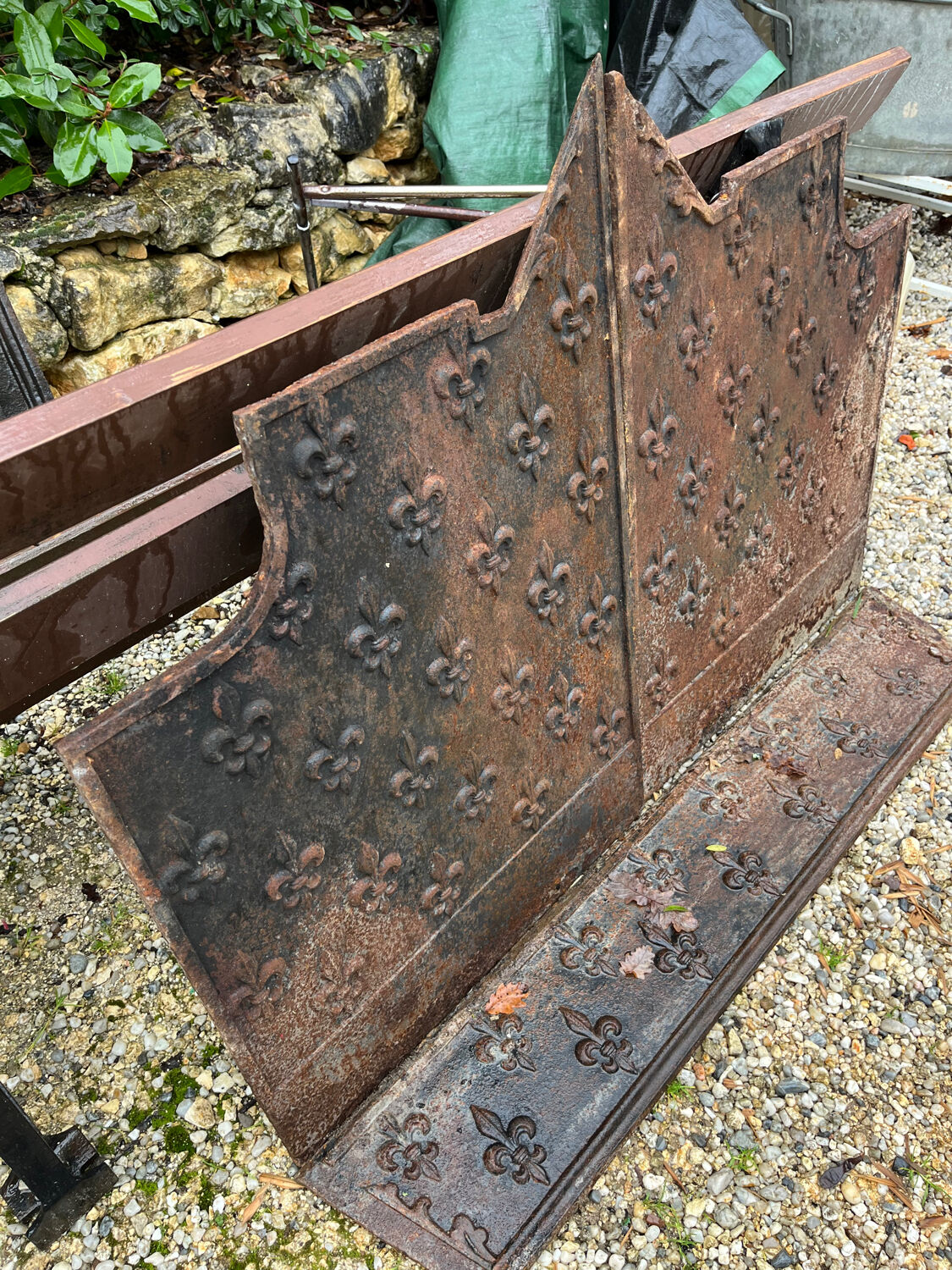 Château fireplace plaque