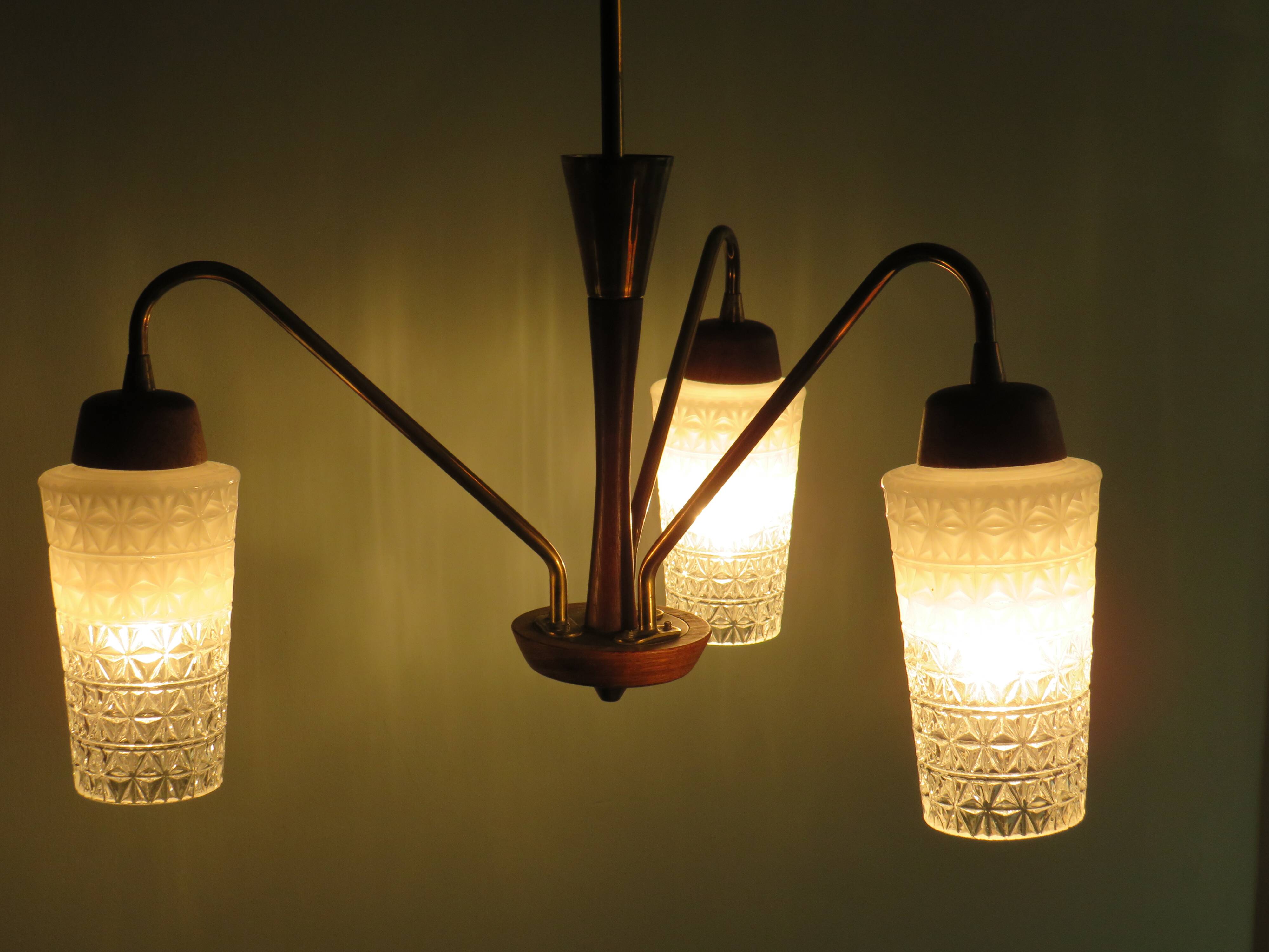 Scandinavian 3-arm chandelier, teak, brass and 1960 glass