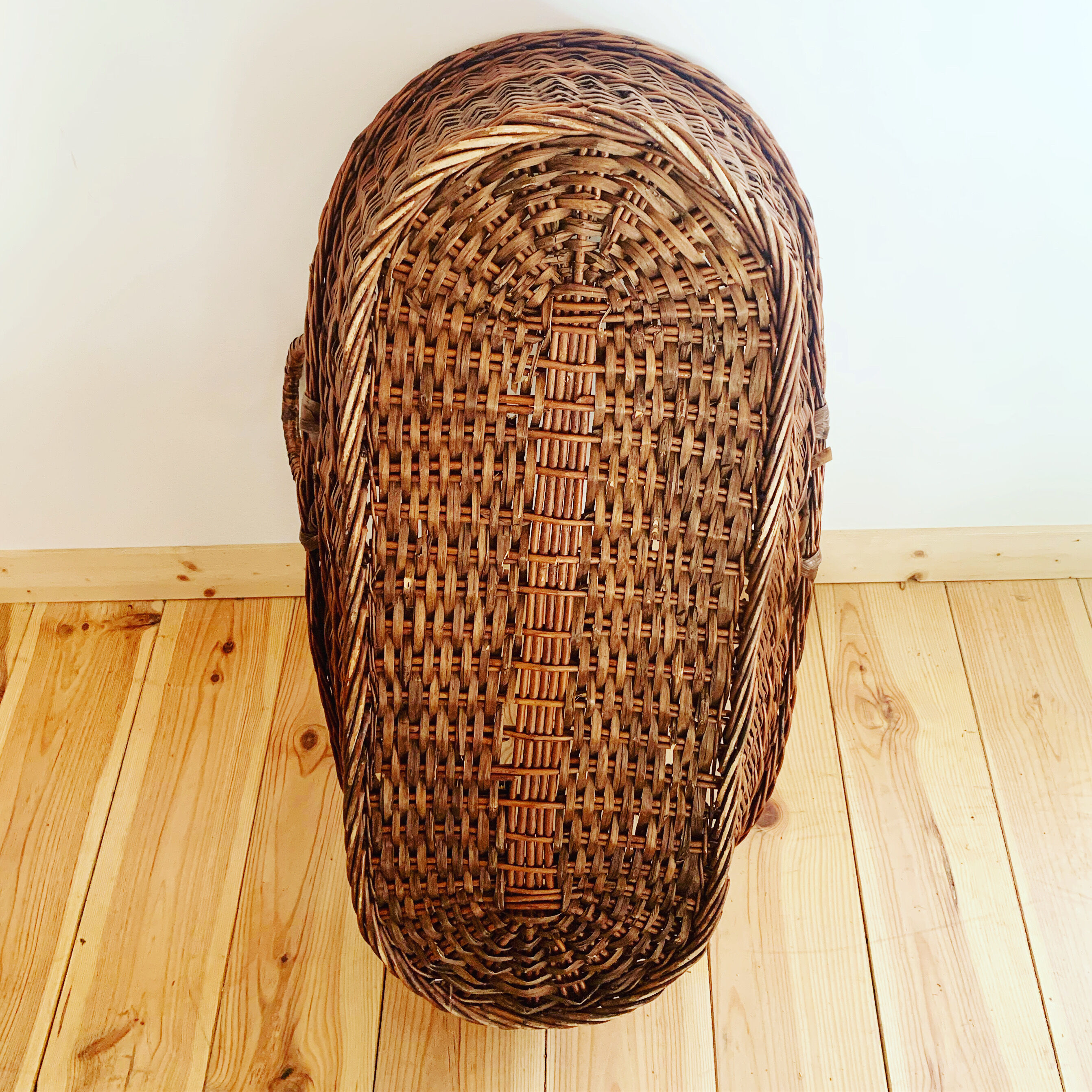 Vintage wicker bassinet