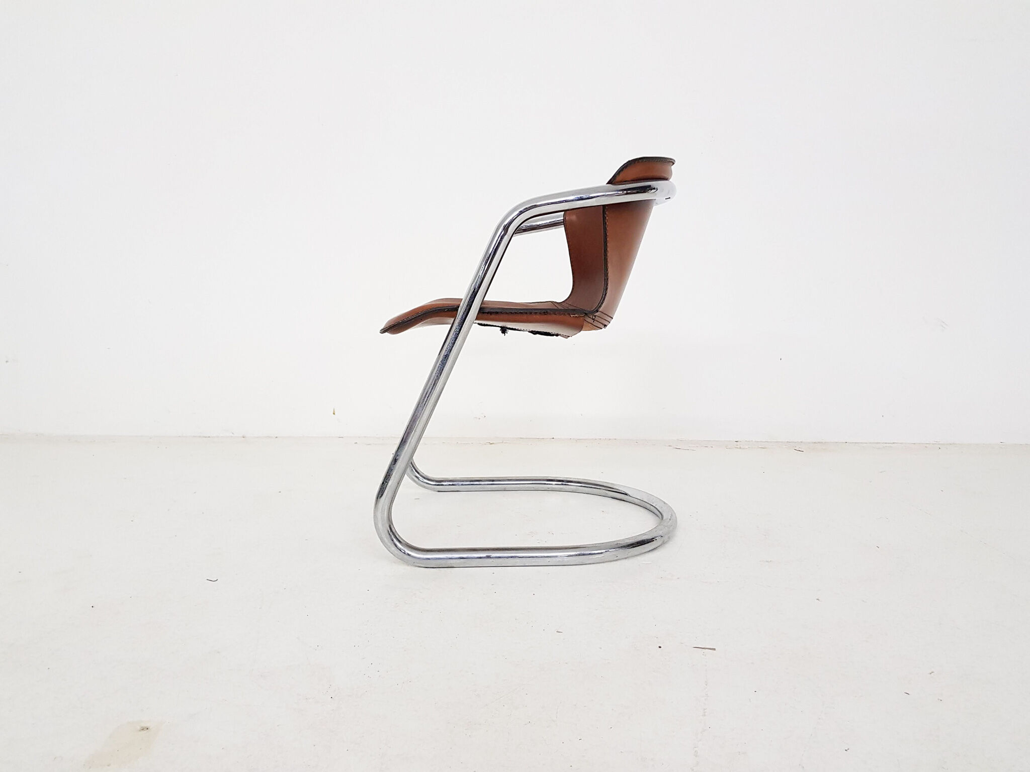 Fauteuil en cuir brun pour Cidue, Italie