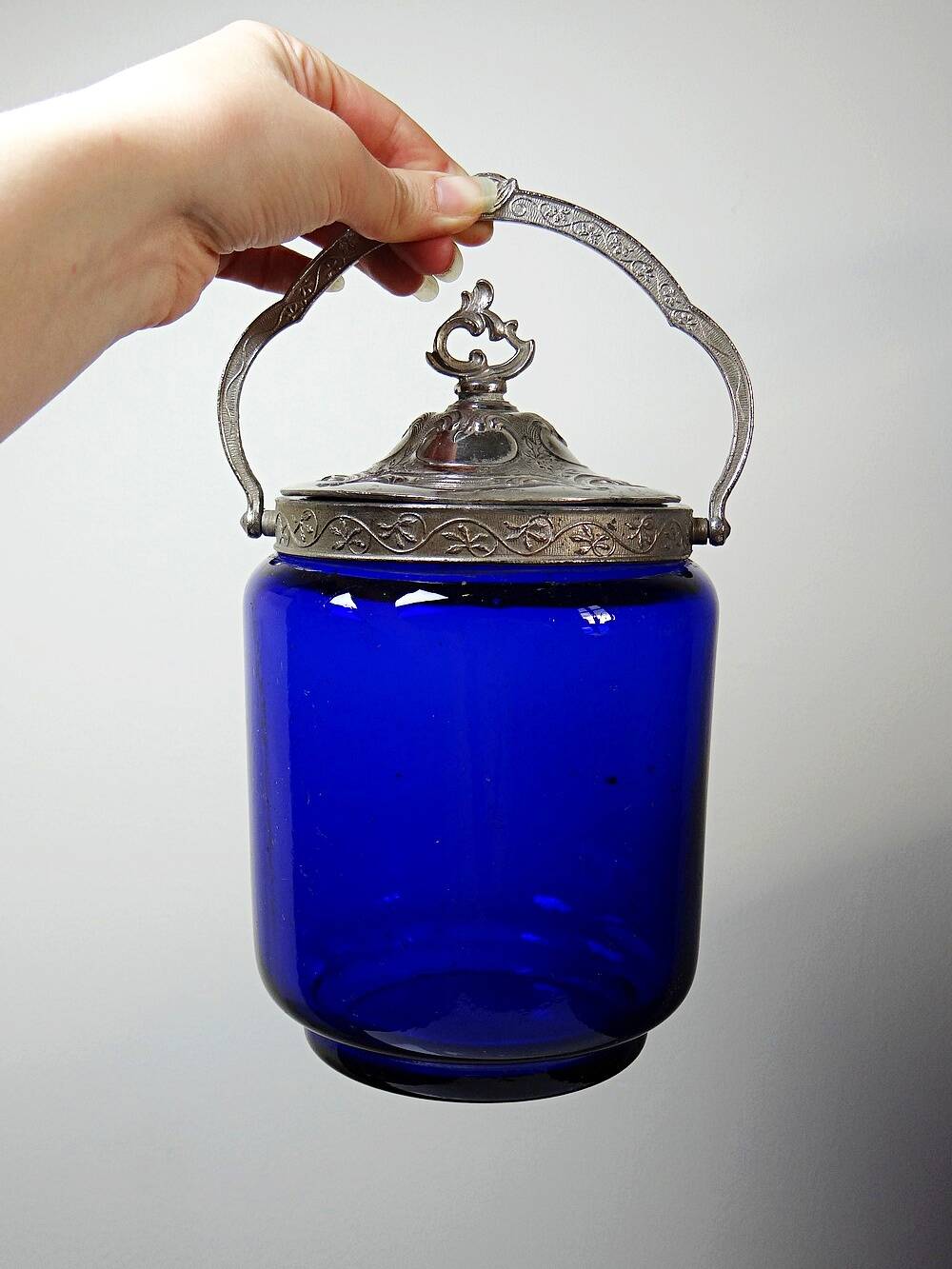 Antique biscuit jar/sweet jar, cobalt blue glass and silver-plated metal, early 20th century.