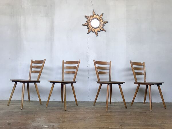 Série de 4 chaises scandinave ou bistrot en bois vintage