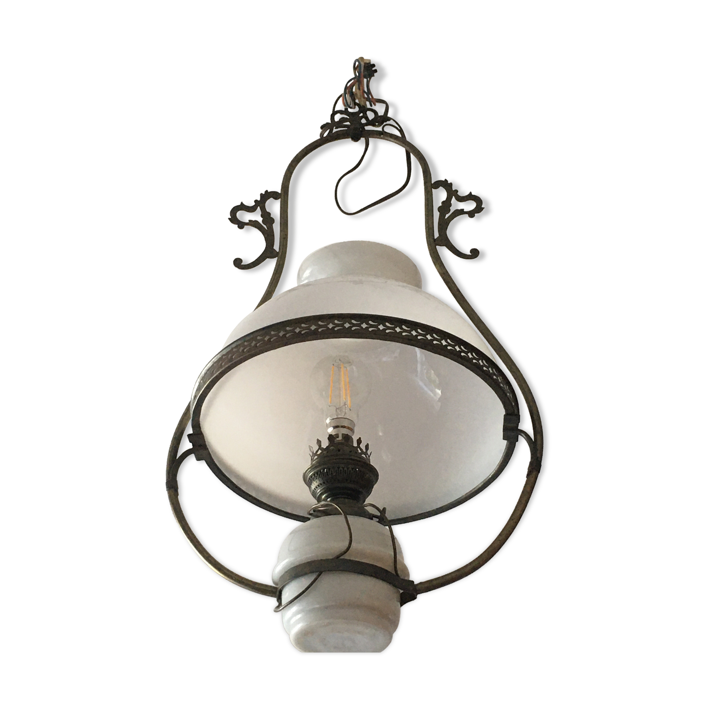 Brass and opaline oil lamp