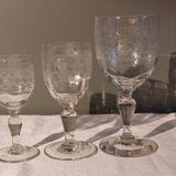 Verres anciens gravés - 6 eau - 6 vin - 6 apéritif