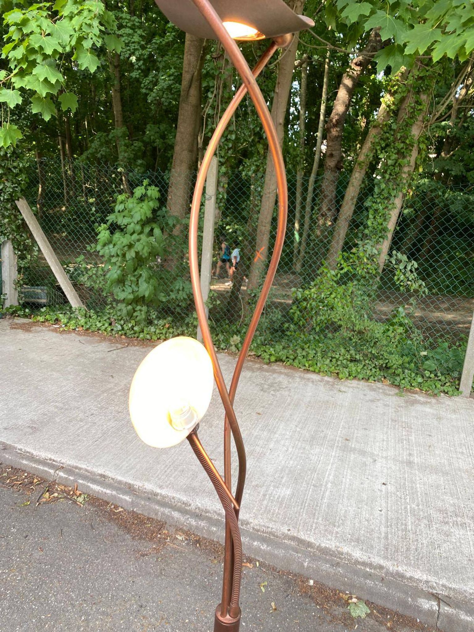 Lampadaire halogène vintage en cuivre à bras tressés édité par Massive