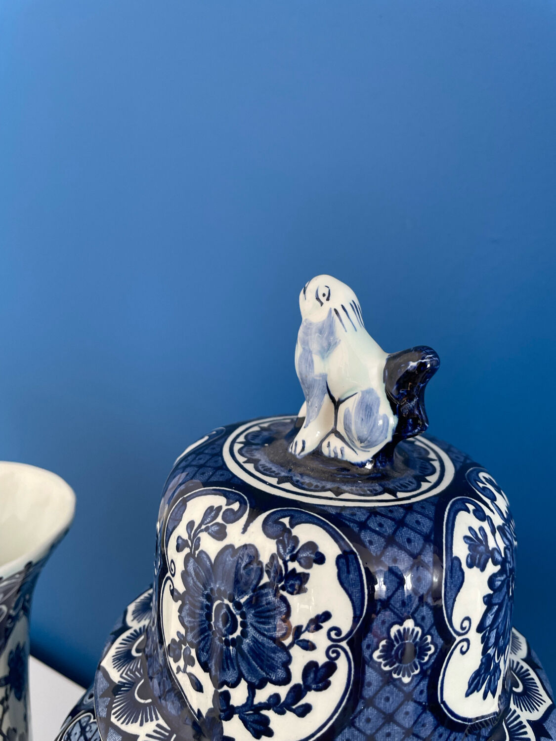 Fireplace trim vase delft made for royal sphinx by boch