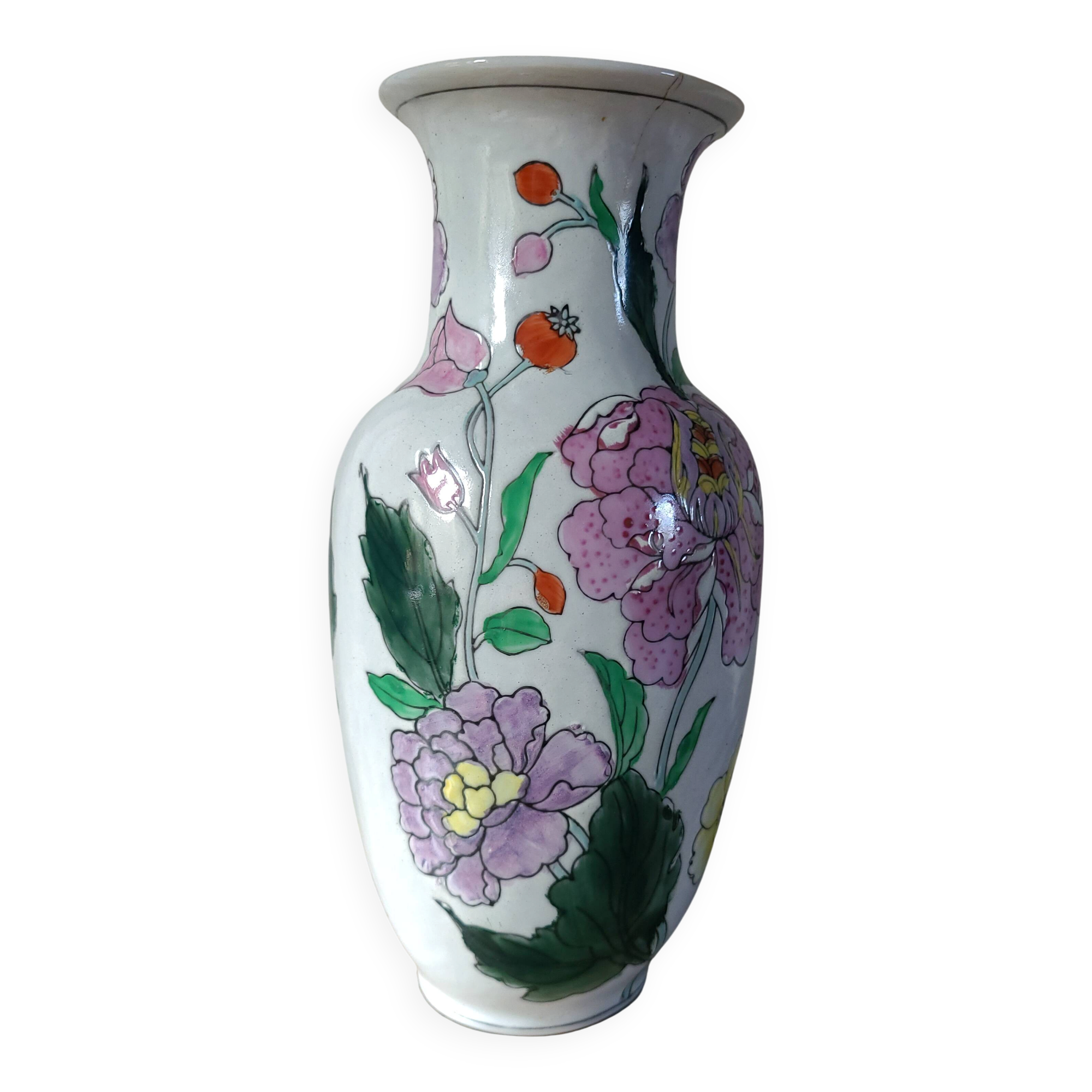 Hand-painted Chinese vase | Floral patterns