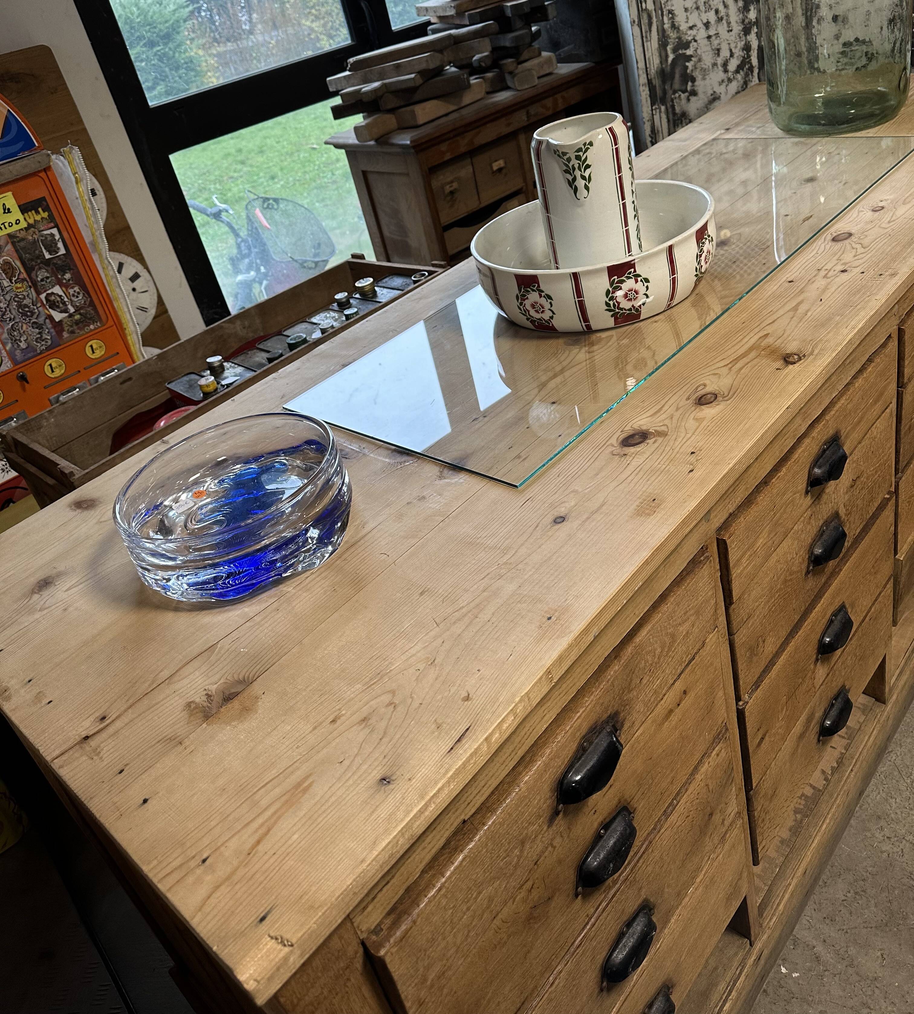 Large counter with drawers