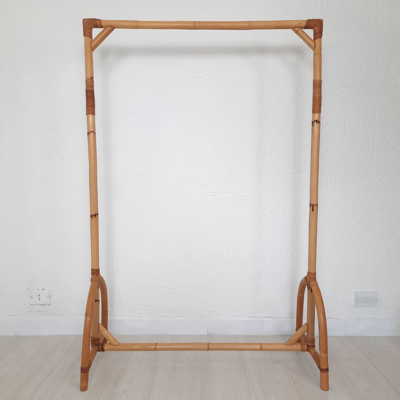 Deux porte-manteaux en bambou vintage