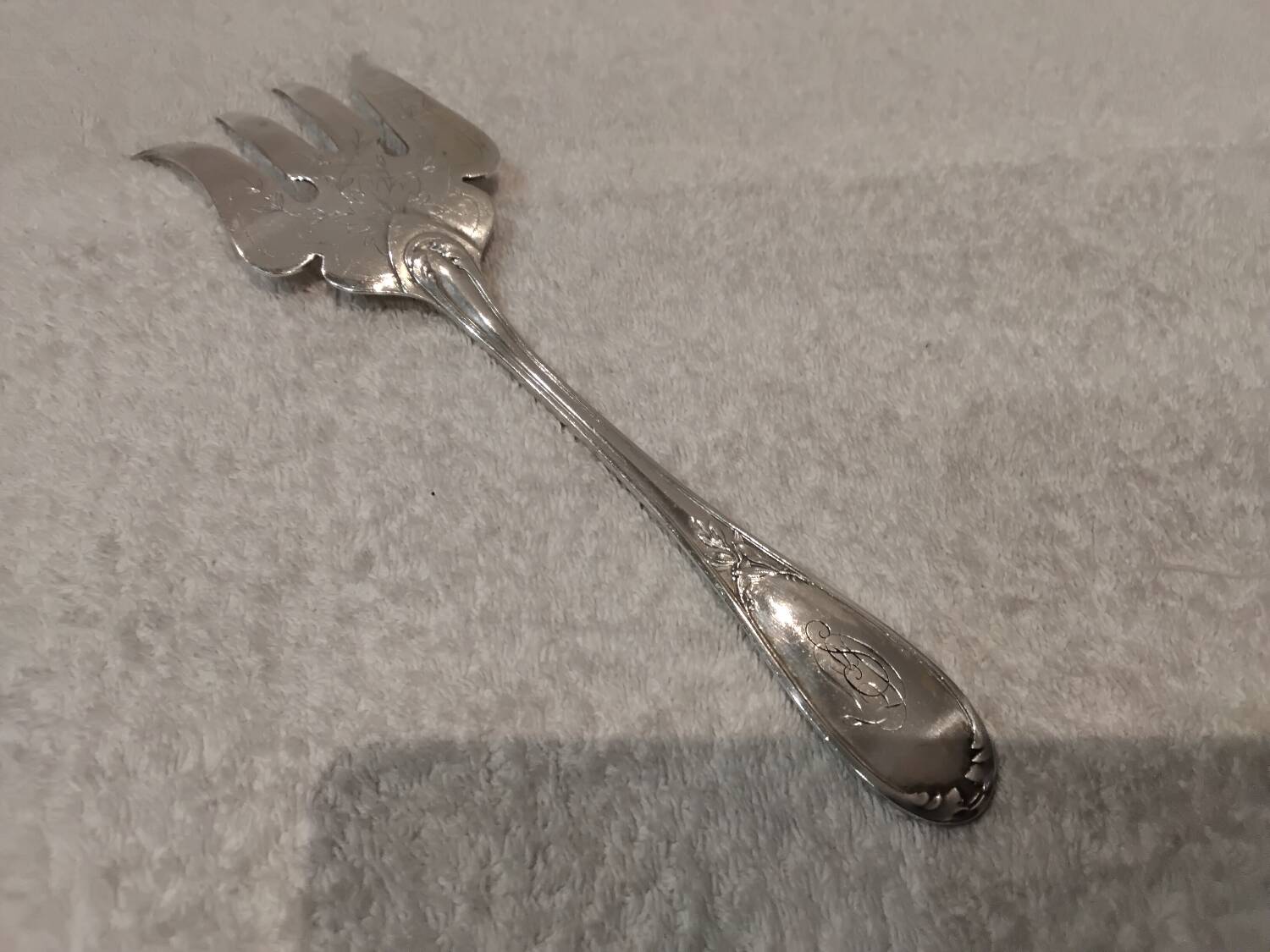 Silver plated fish serving fork, Ercuis goldsmith, laurels