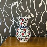 Hand painted ceramic vase from Iznik Türkiye