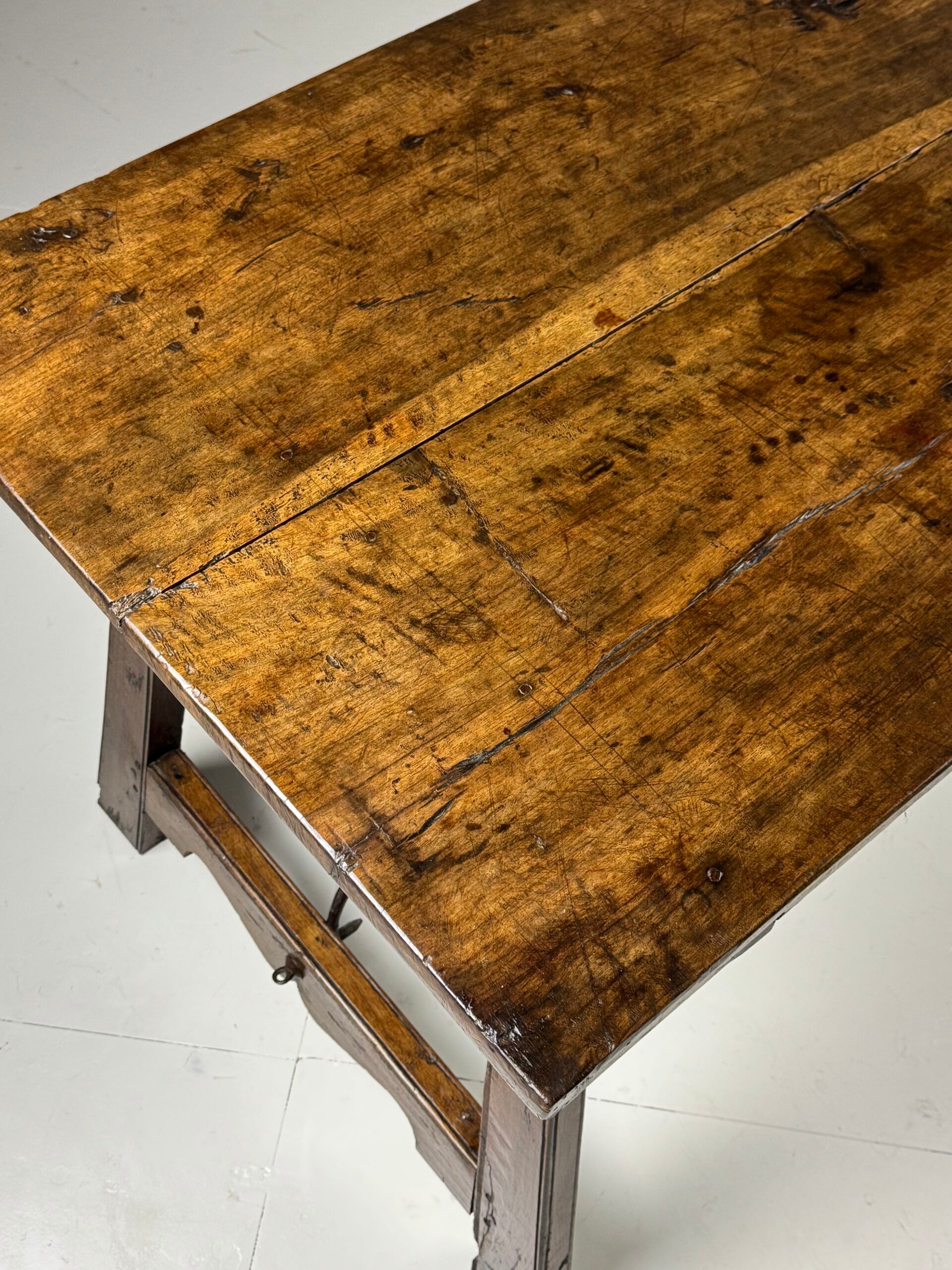 Table espagnole du XVIIIe siècle