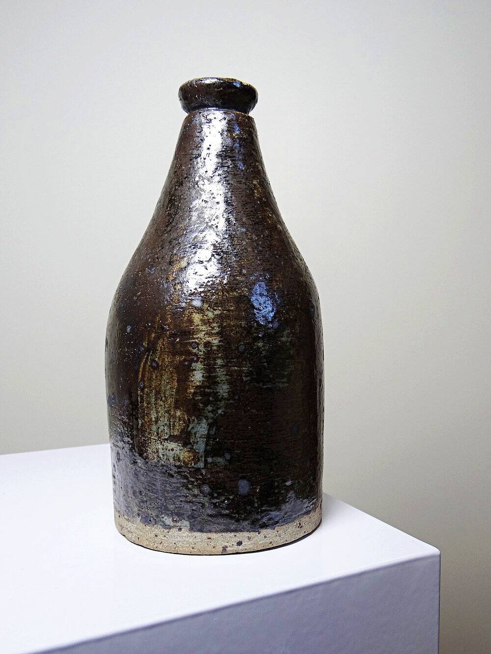 Bouteille en grès pyrité émaillé vintage artisanale signée Jean Lamy