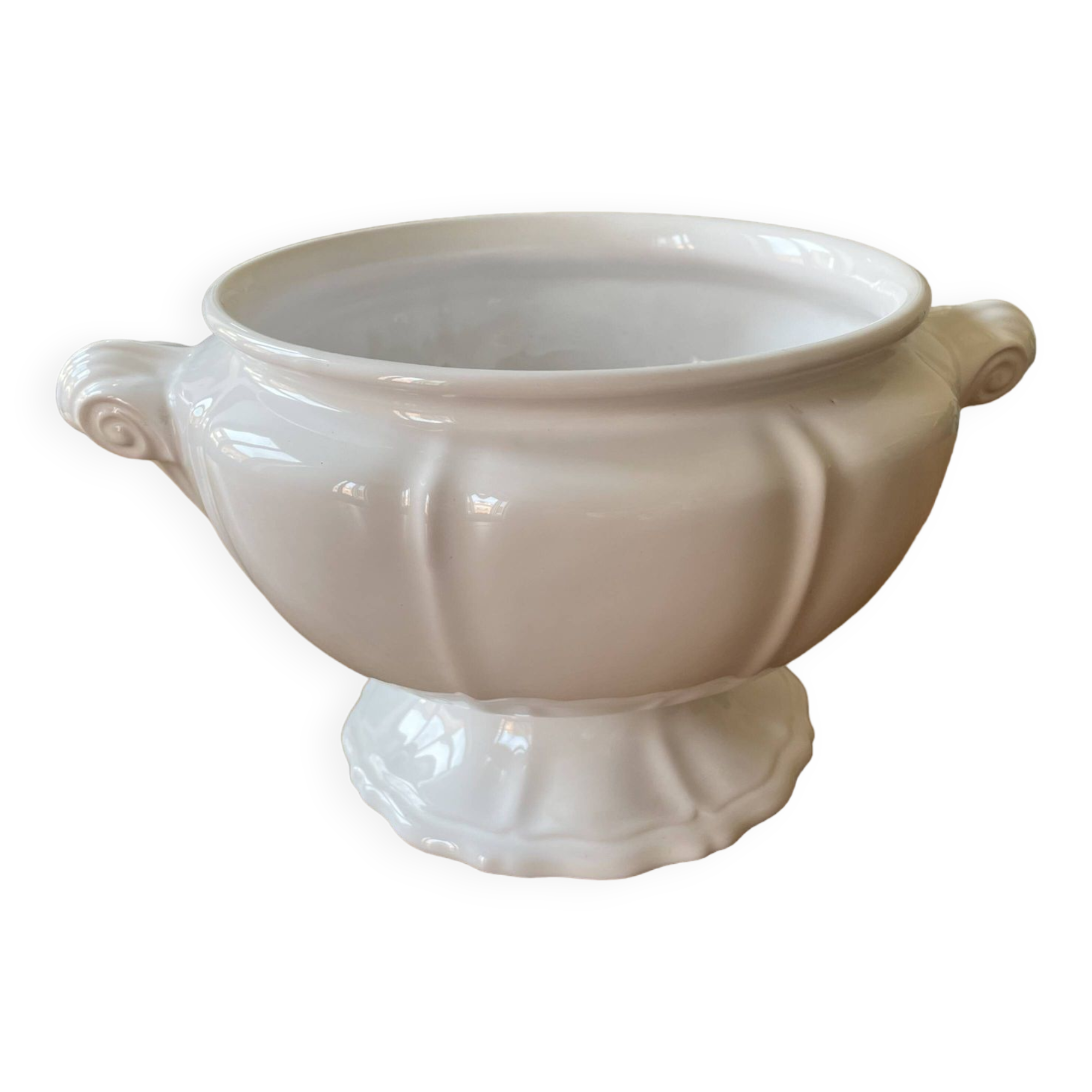 Moustier tureen