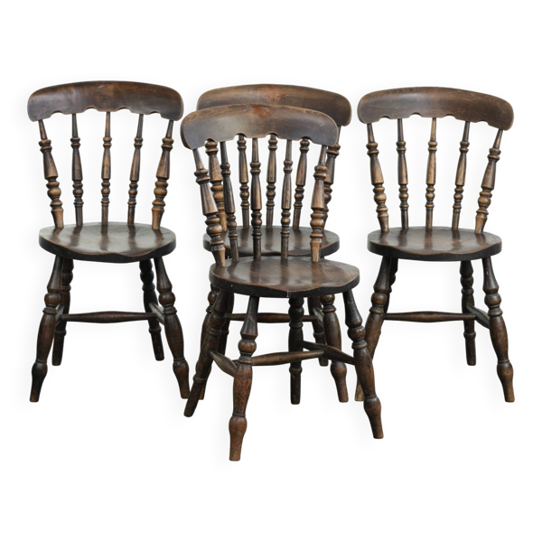 Ensemble de 4 chaises de pub/bistro en bois Windsor anglaises antiques du 19ème siècle.