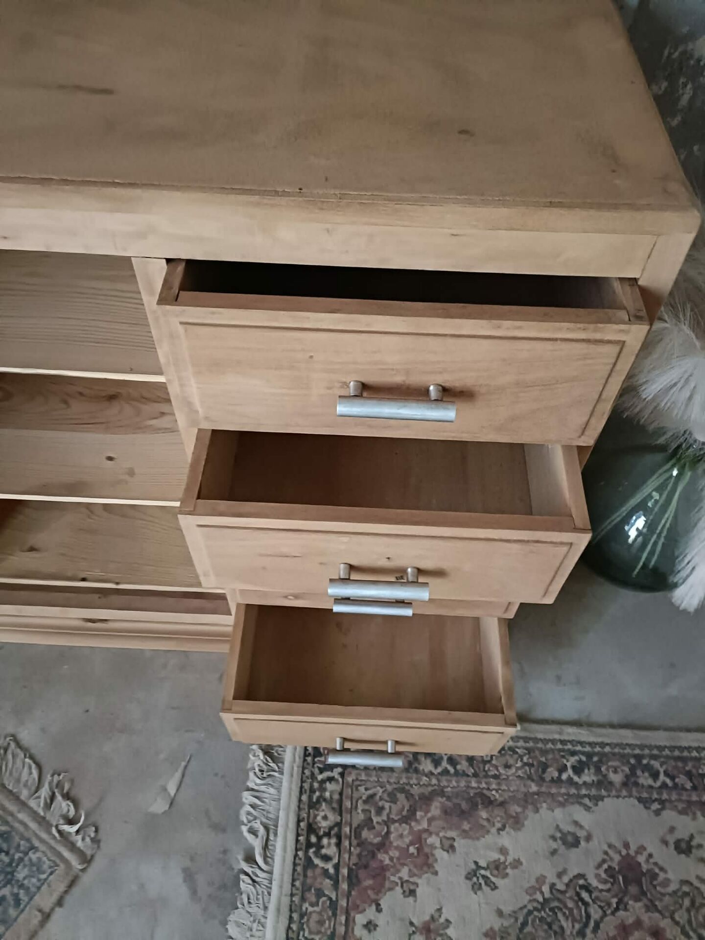 Chest of drawers