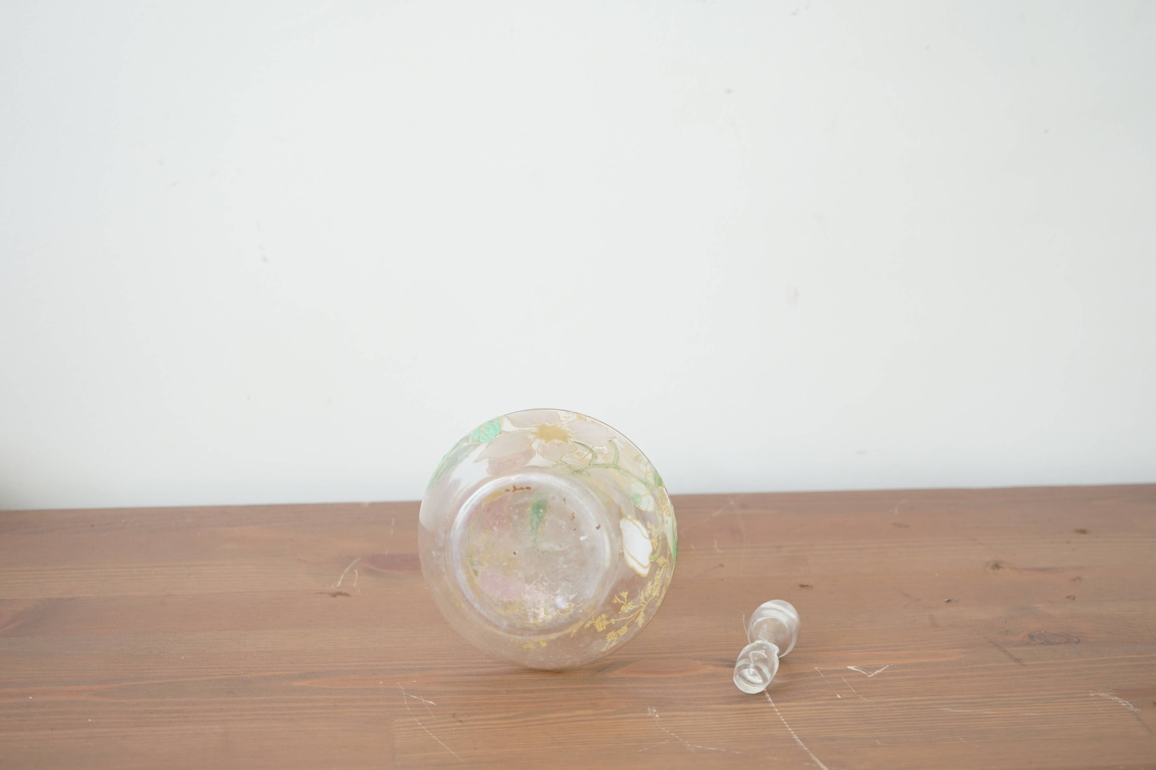 Legras (Fin XIXe siècle) carafe à liqueur en verre émaillé à décor de fleur