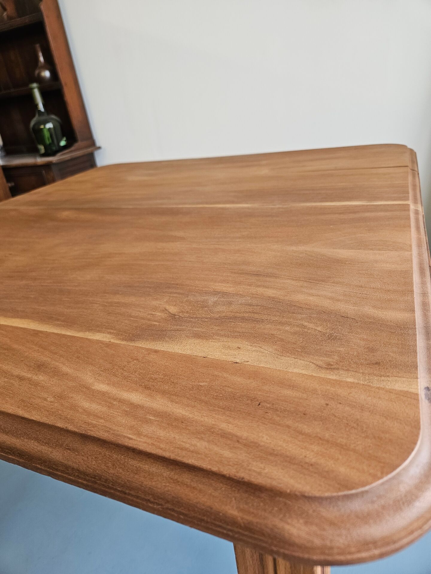 Table en bois aerogommée et restaurée