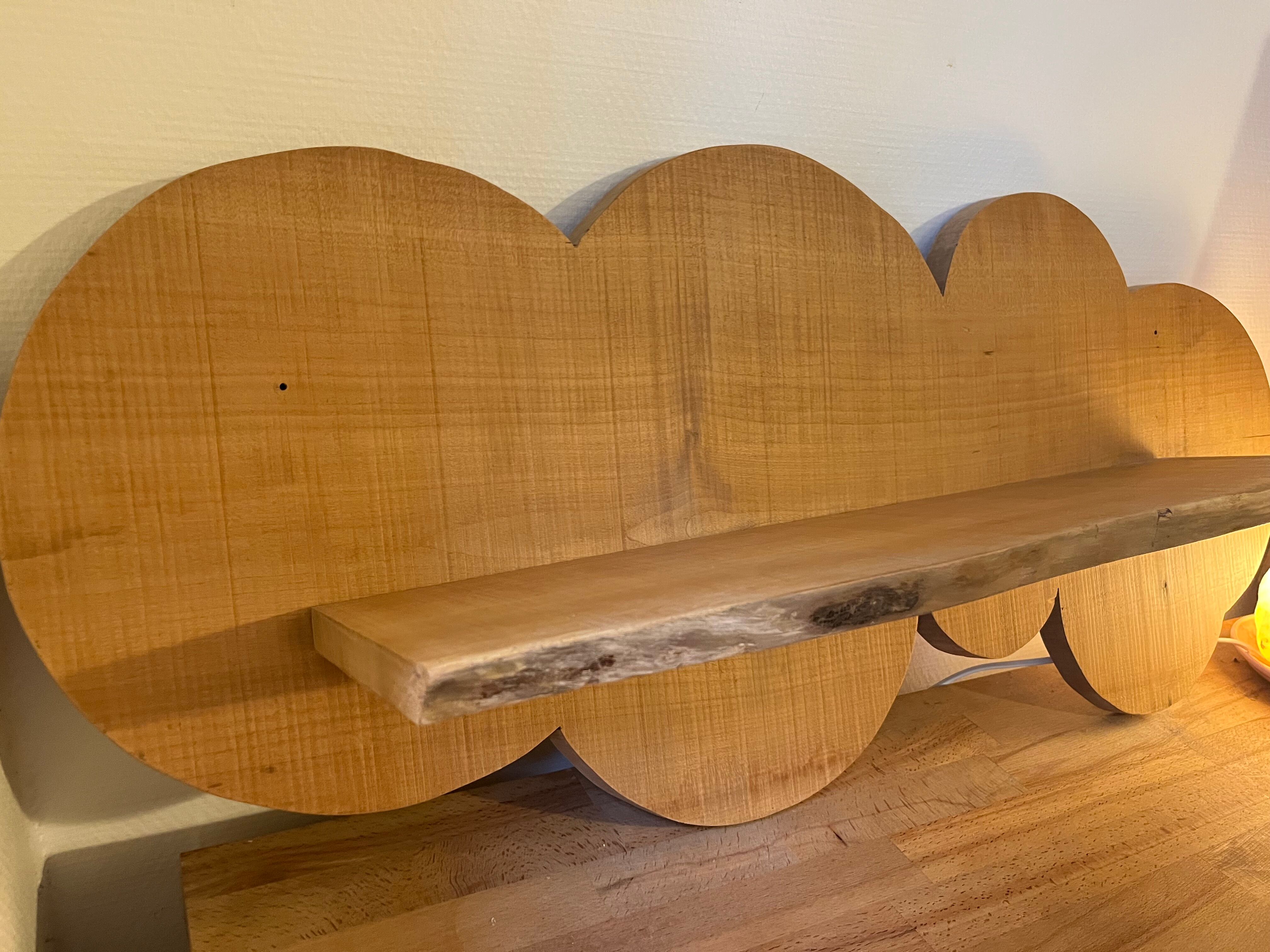 Cloud-shaped shelf made of solid wood