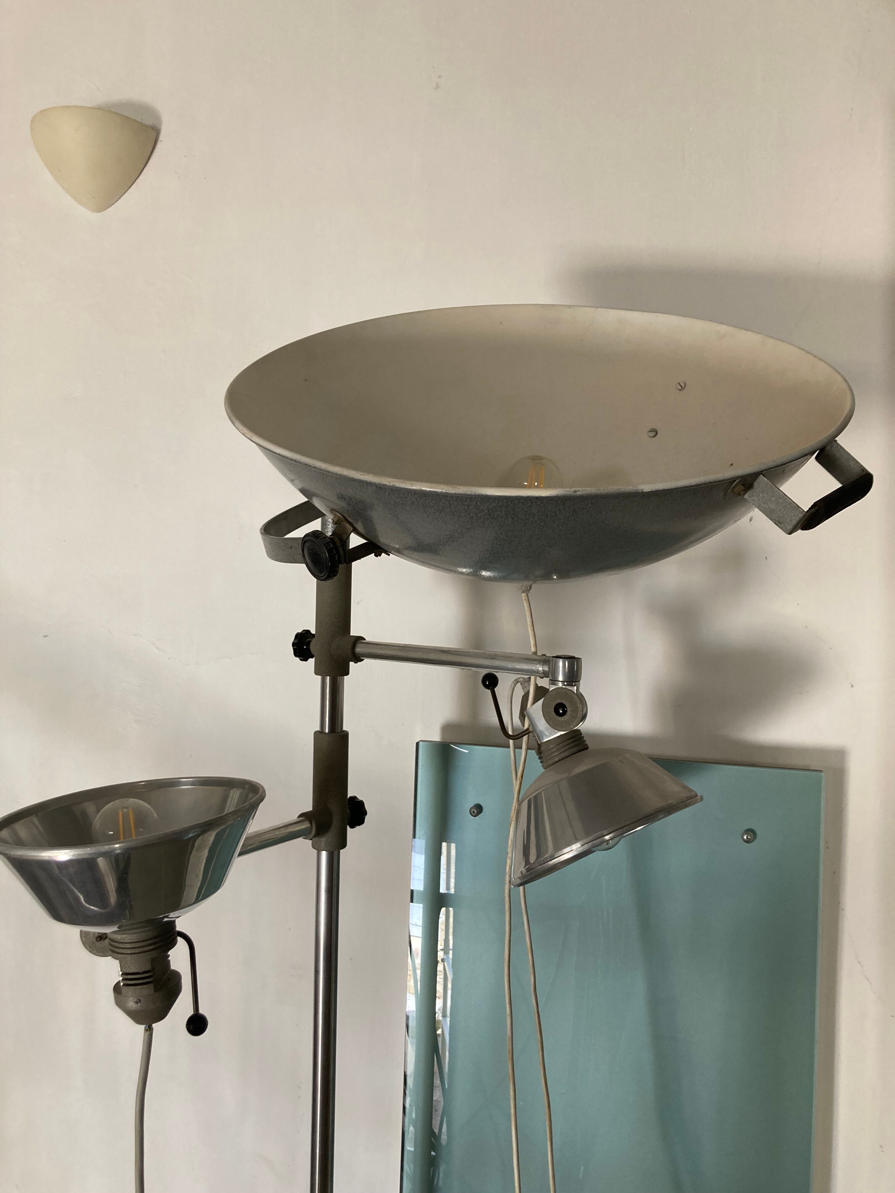 Narita Stand Photographer Projector