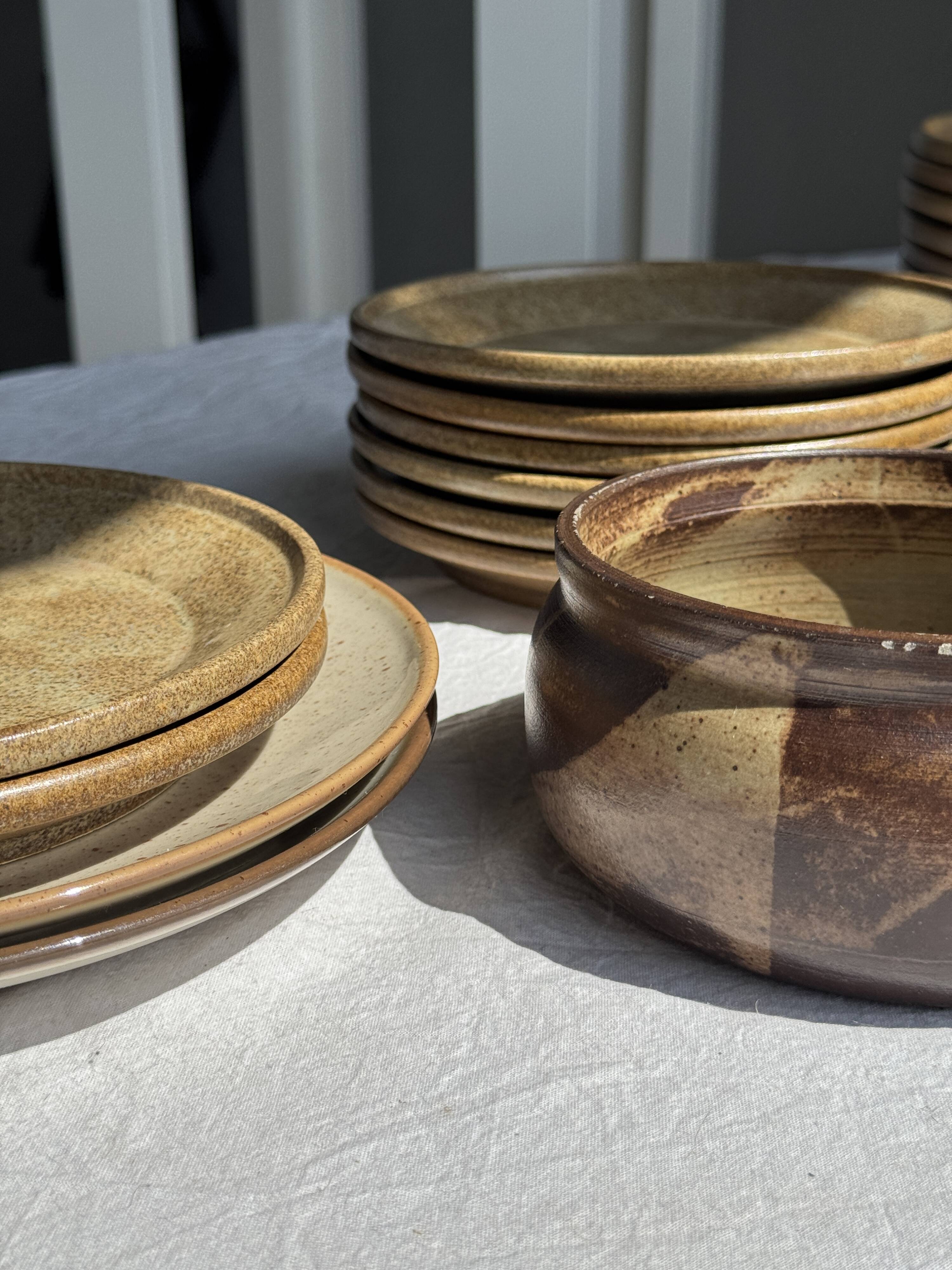 A small stoneware bowl, brown exterior, speckled grey interior D15