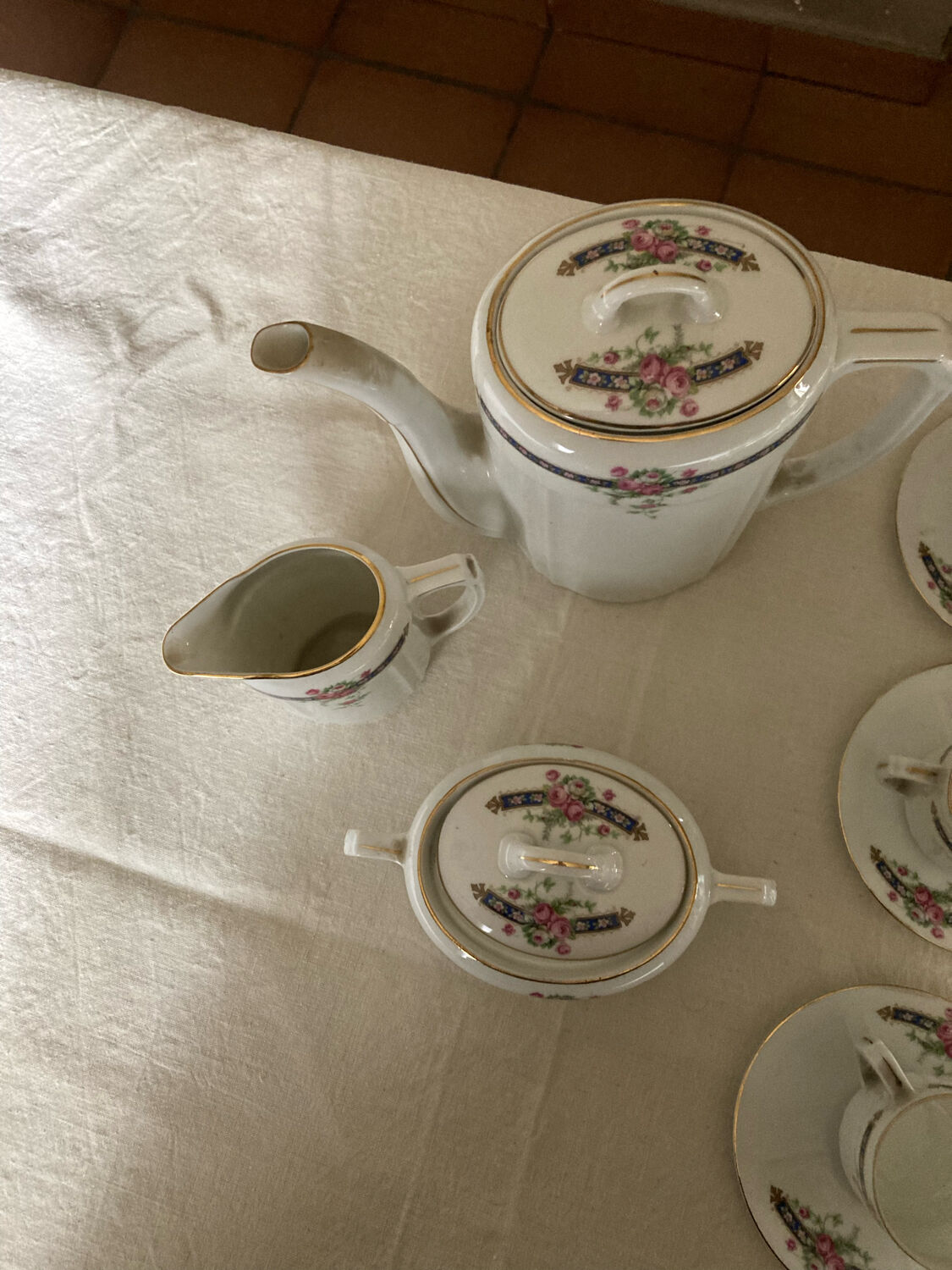 Set of dishes