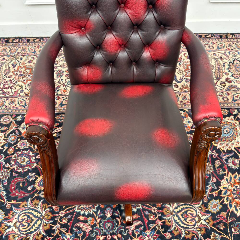 Chaise de bureau Chesterfield anglaise classique en rouge bordeaux