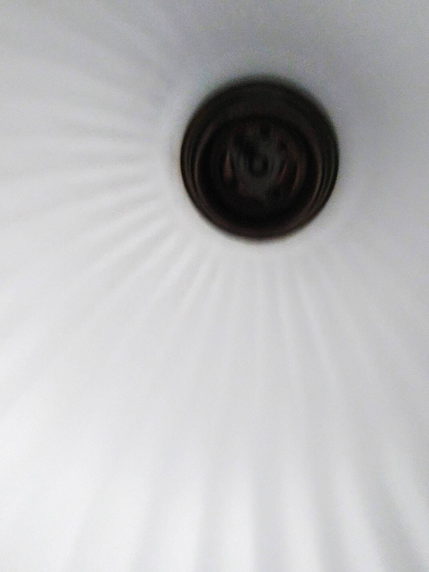 Lampe suspendue vintage en opaline et en teck. Louis Kalff '60