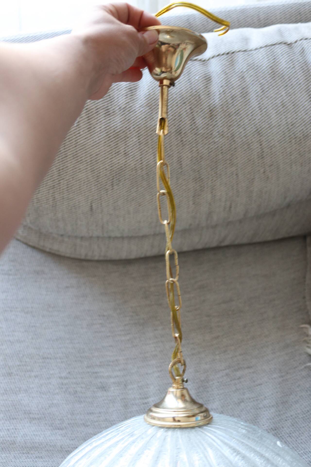 Large vintage Murano suspension in textured glass with a pink edge.