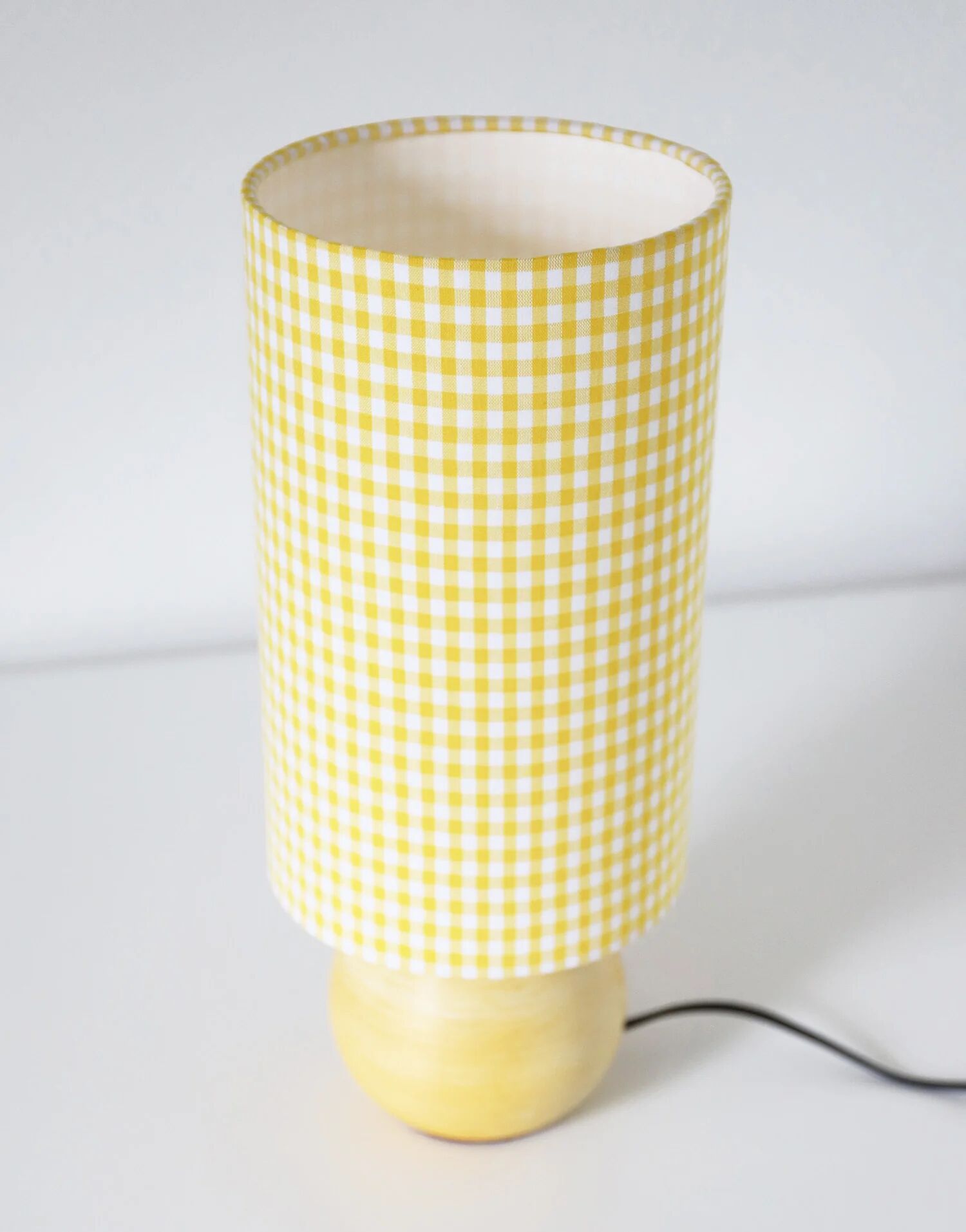 Vintage table lamp – Turned wood and yellow Vichy