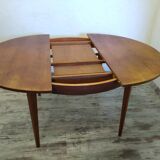 Table style scandinave