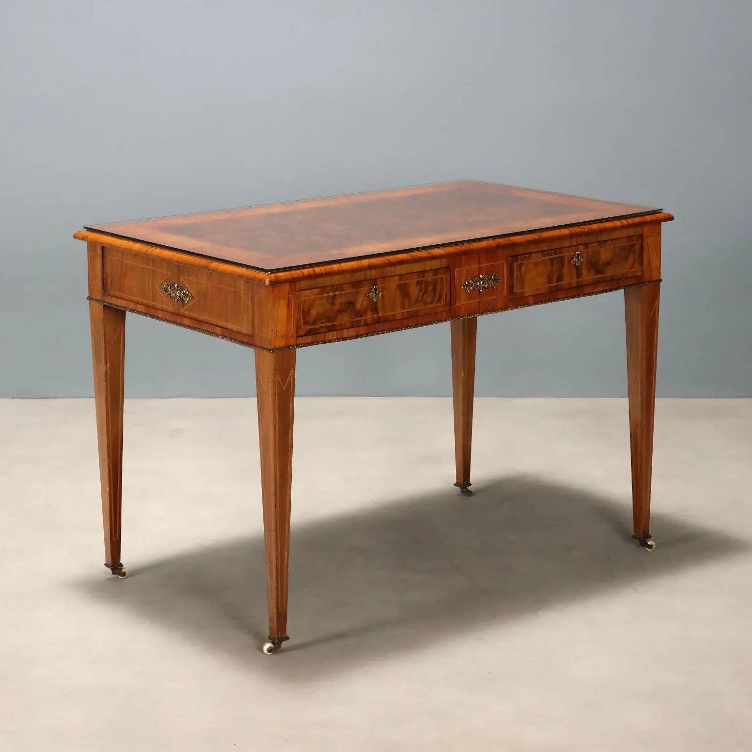 Antique writing desk in walnut and rosewood, United Kingdom, 19th century.