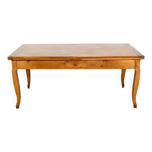 table régionale en merisier,