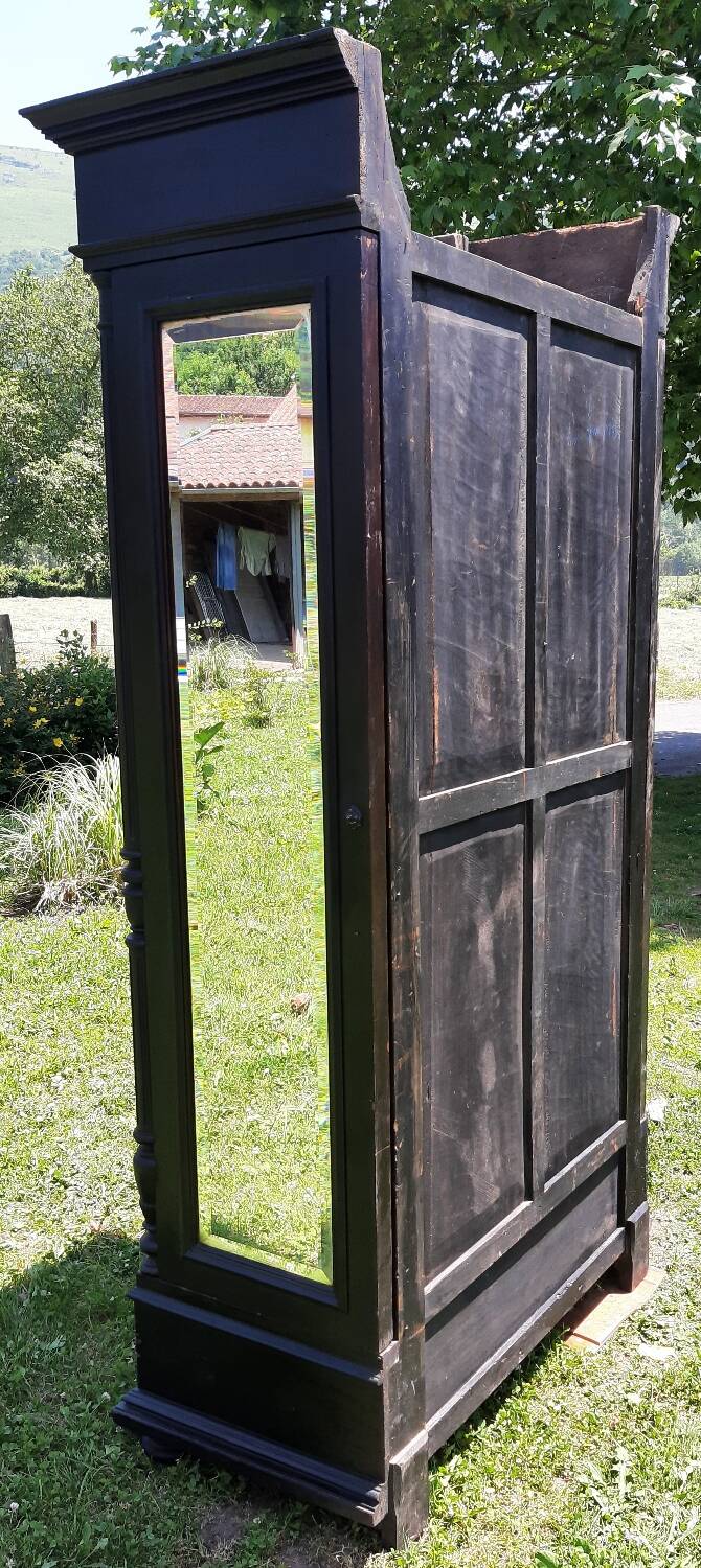Dressmaker's cabinet with beveled triptych mirrors. (Mirror cabinet)