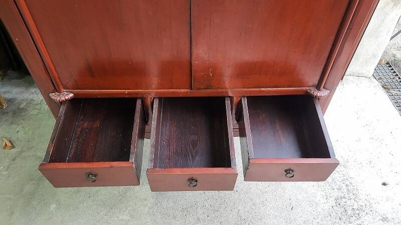 Small Asian lacquered wardrobe with 2 doors and 5 drawers.