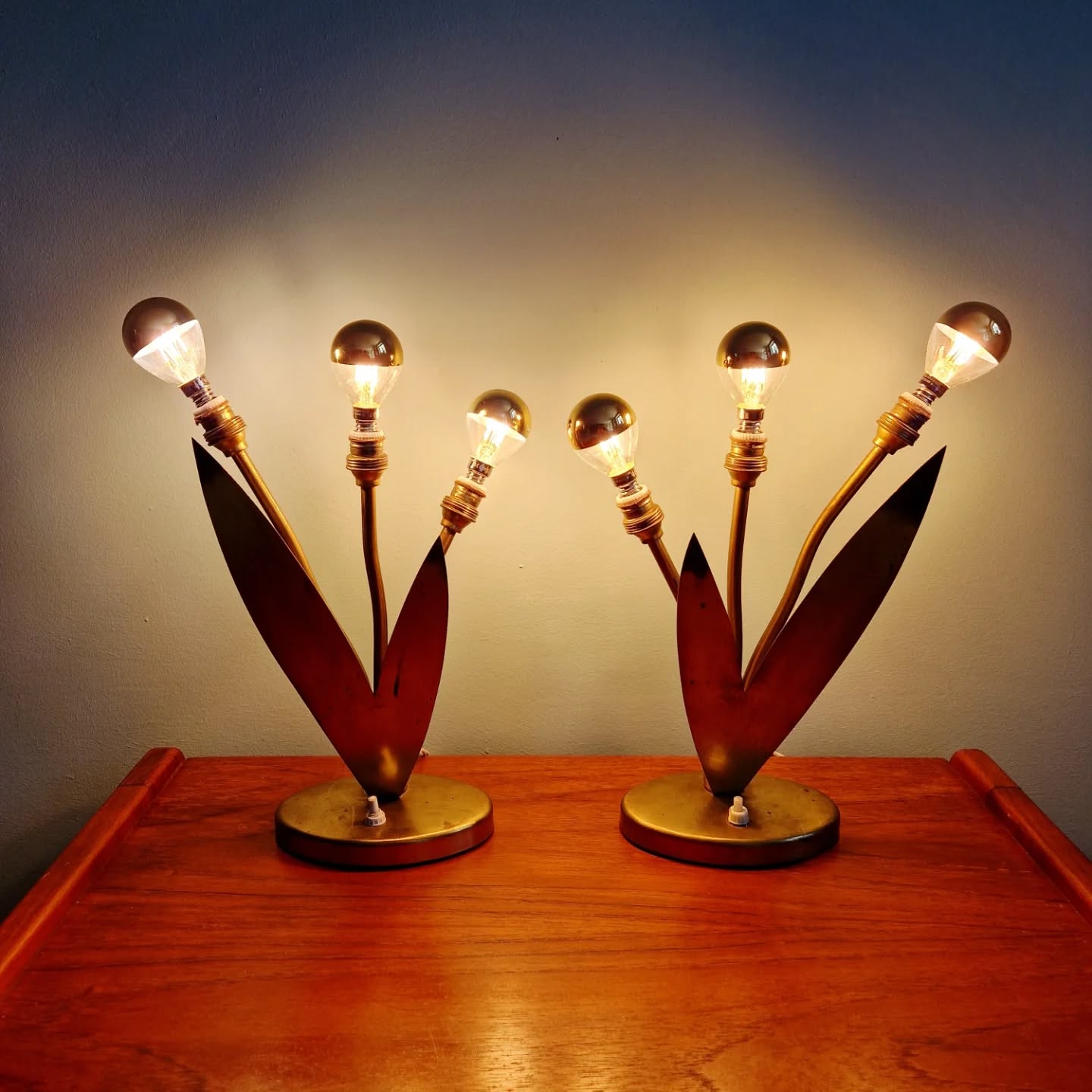 Paire de lampes florales en laiton, Mid-Century, années 1950-60
