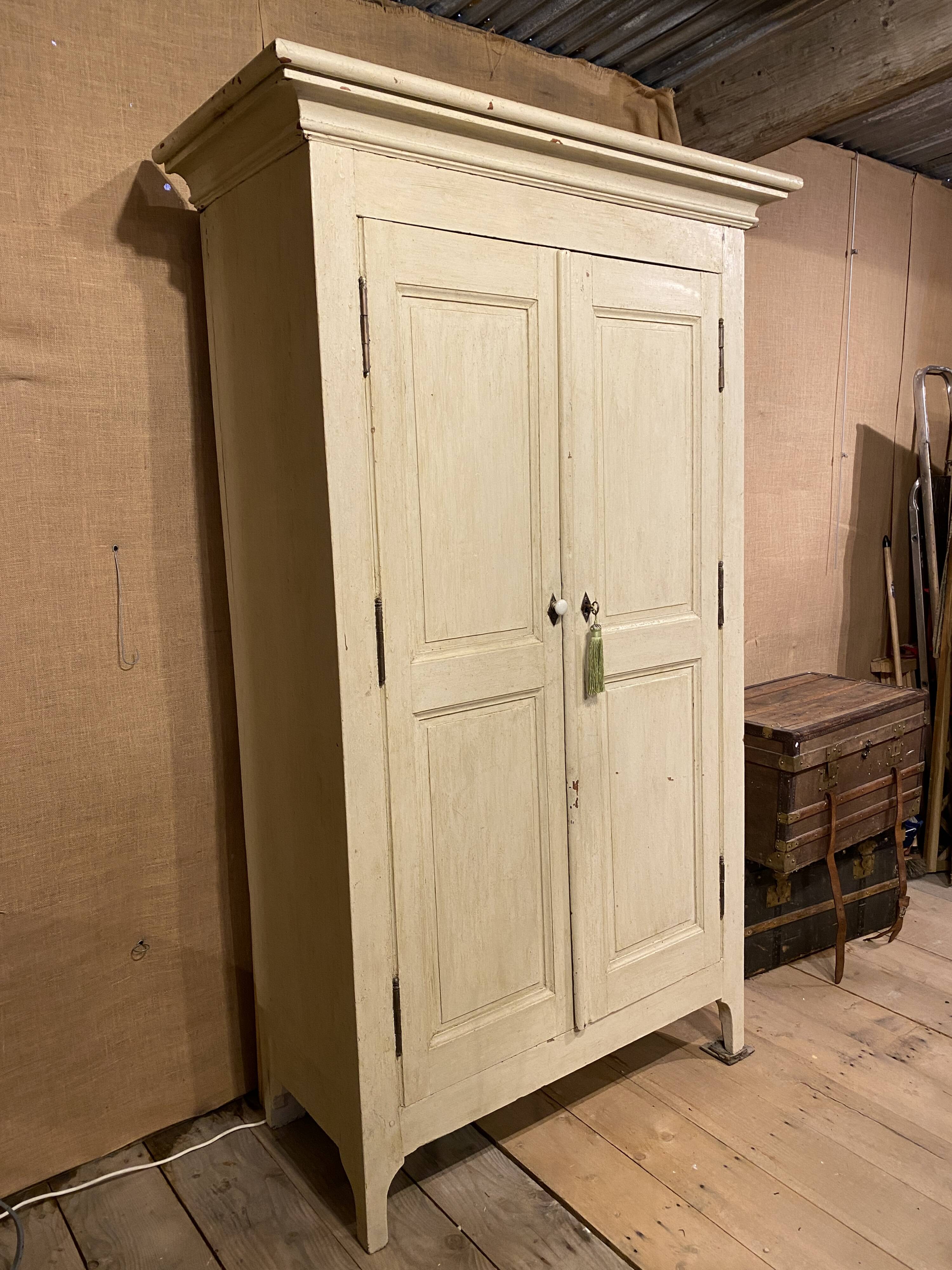 White-cream patinated wardrobe