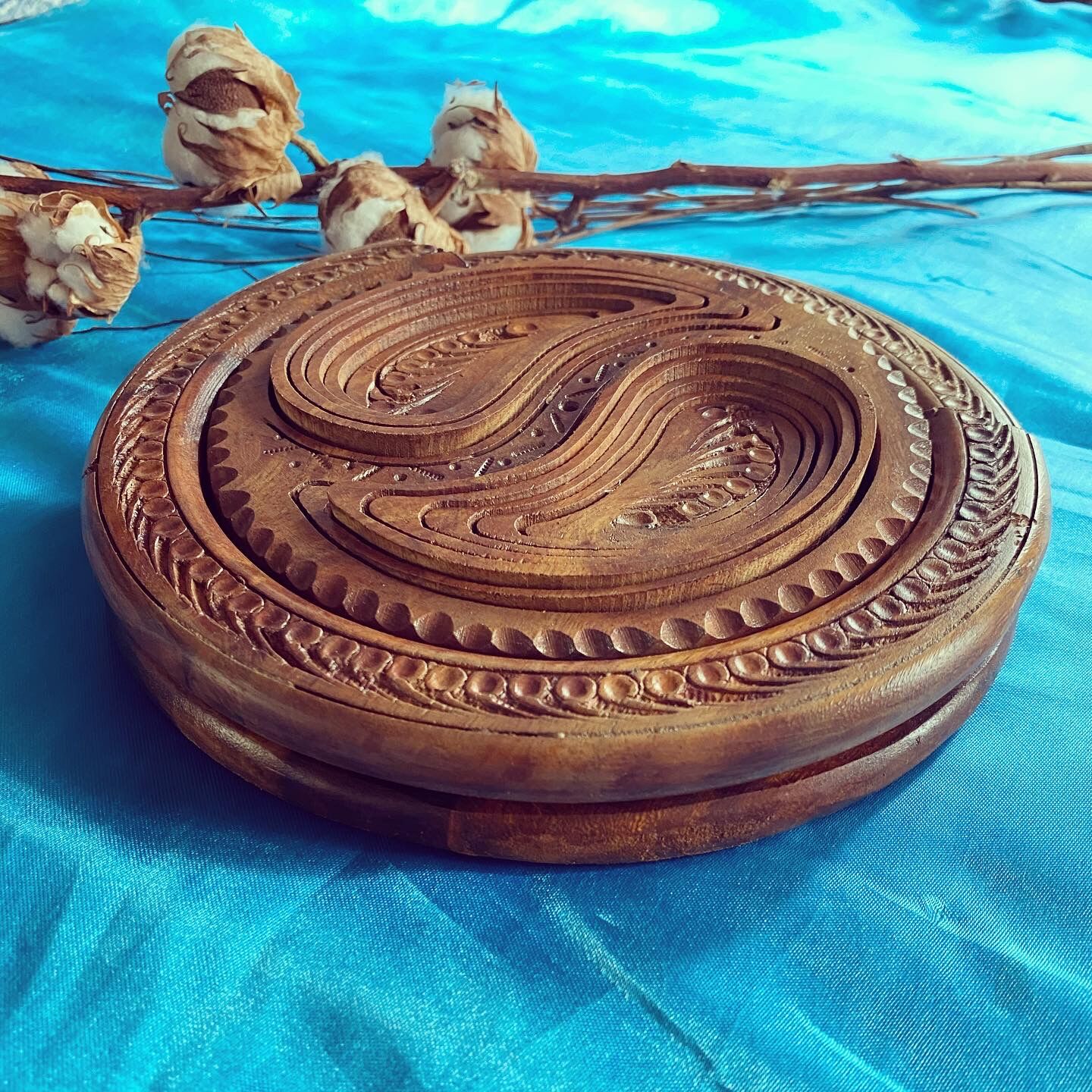 Foldable wooden bowl