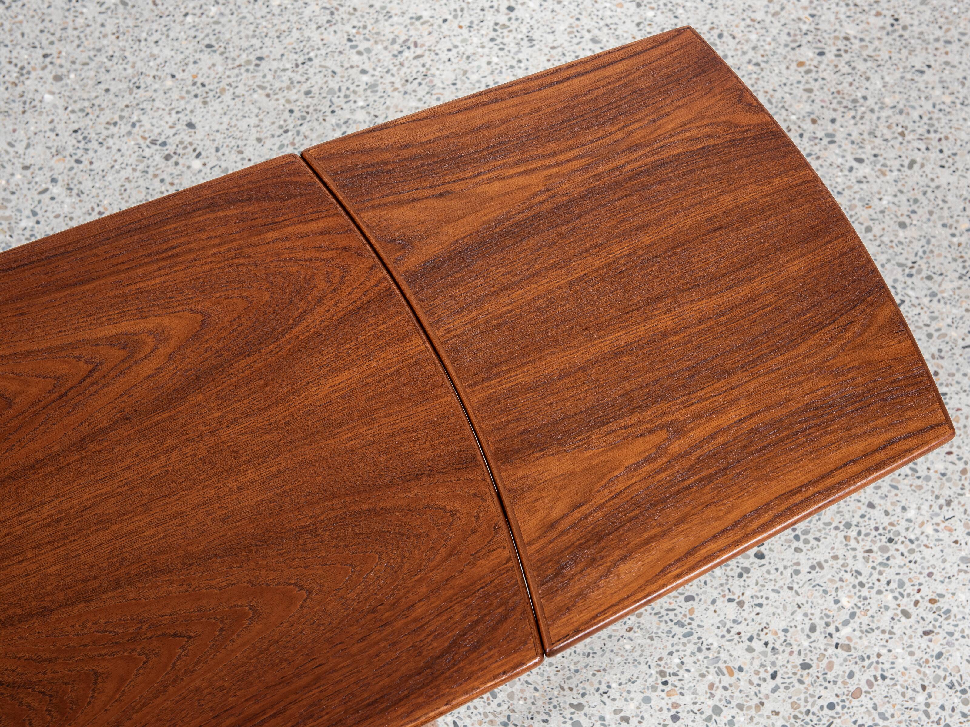 Midcentury Danish extendable coffee table in oak and teak 1960s