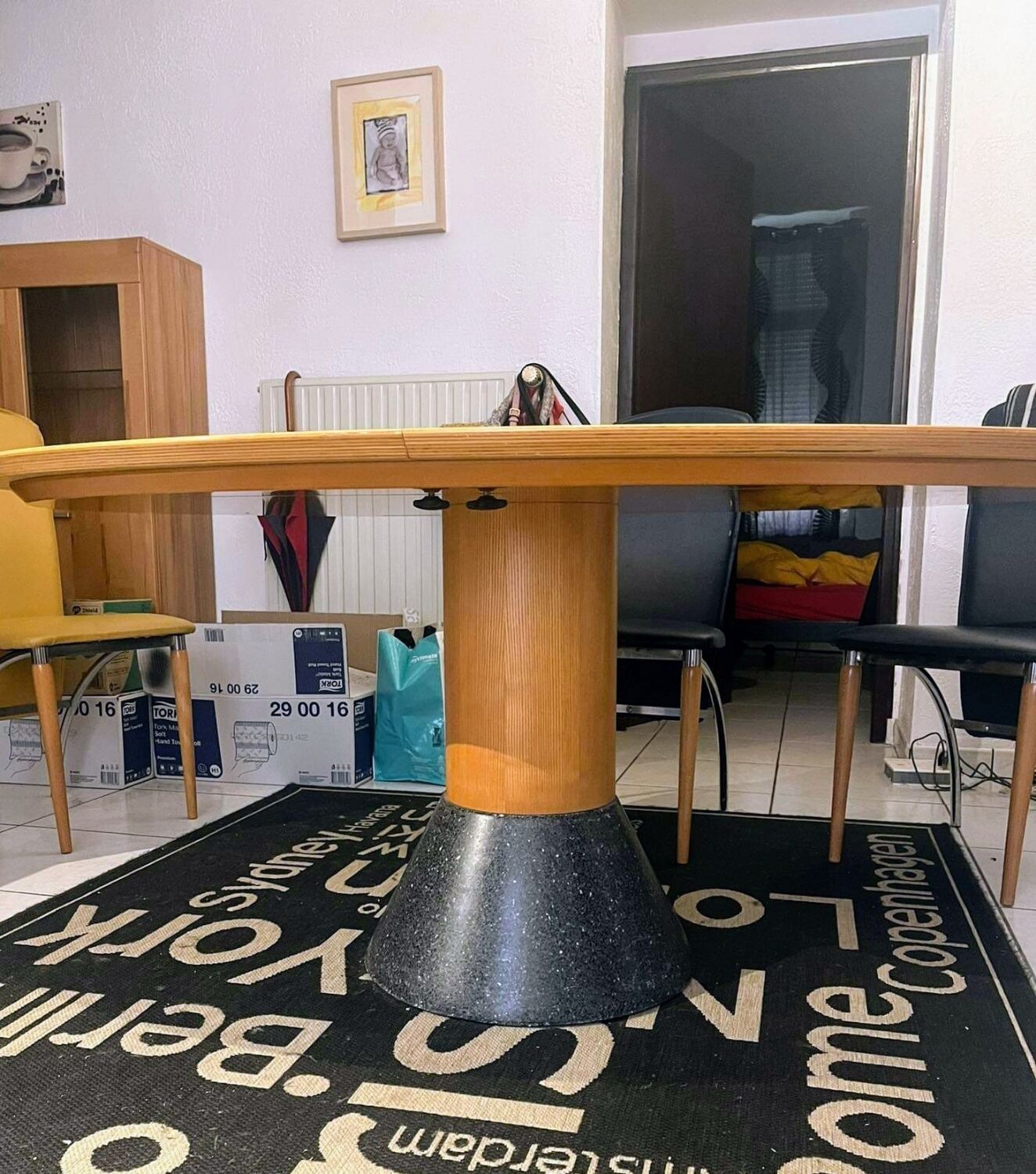 Extendable oval table by Arnold Merckx for Arco 90s
