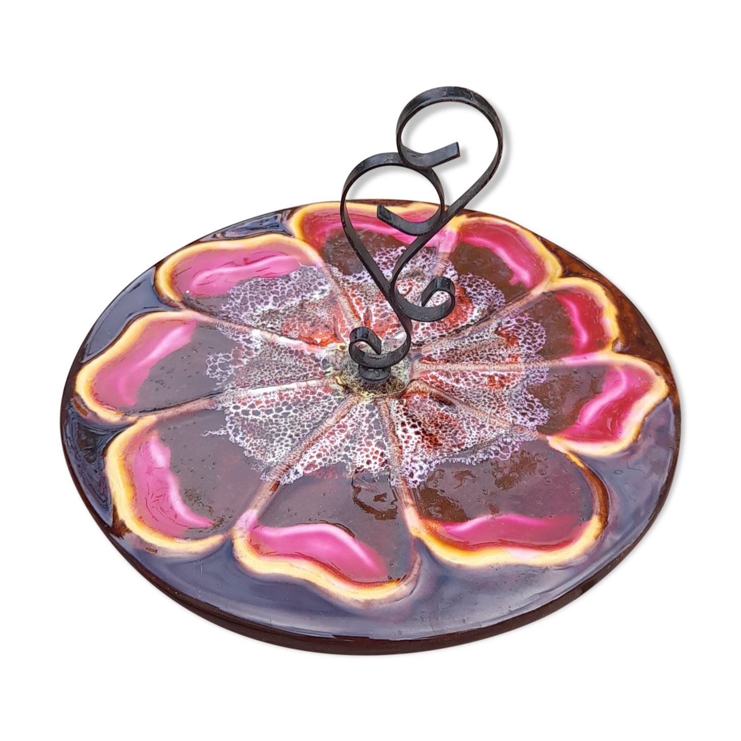 Cheese platter, flower pattern, signed Vallauris