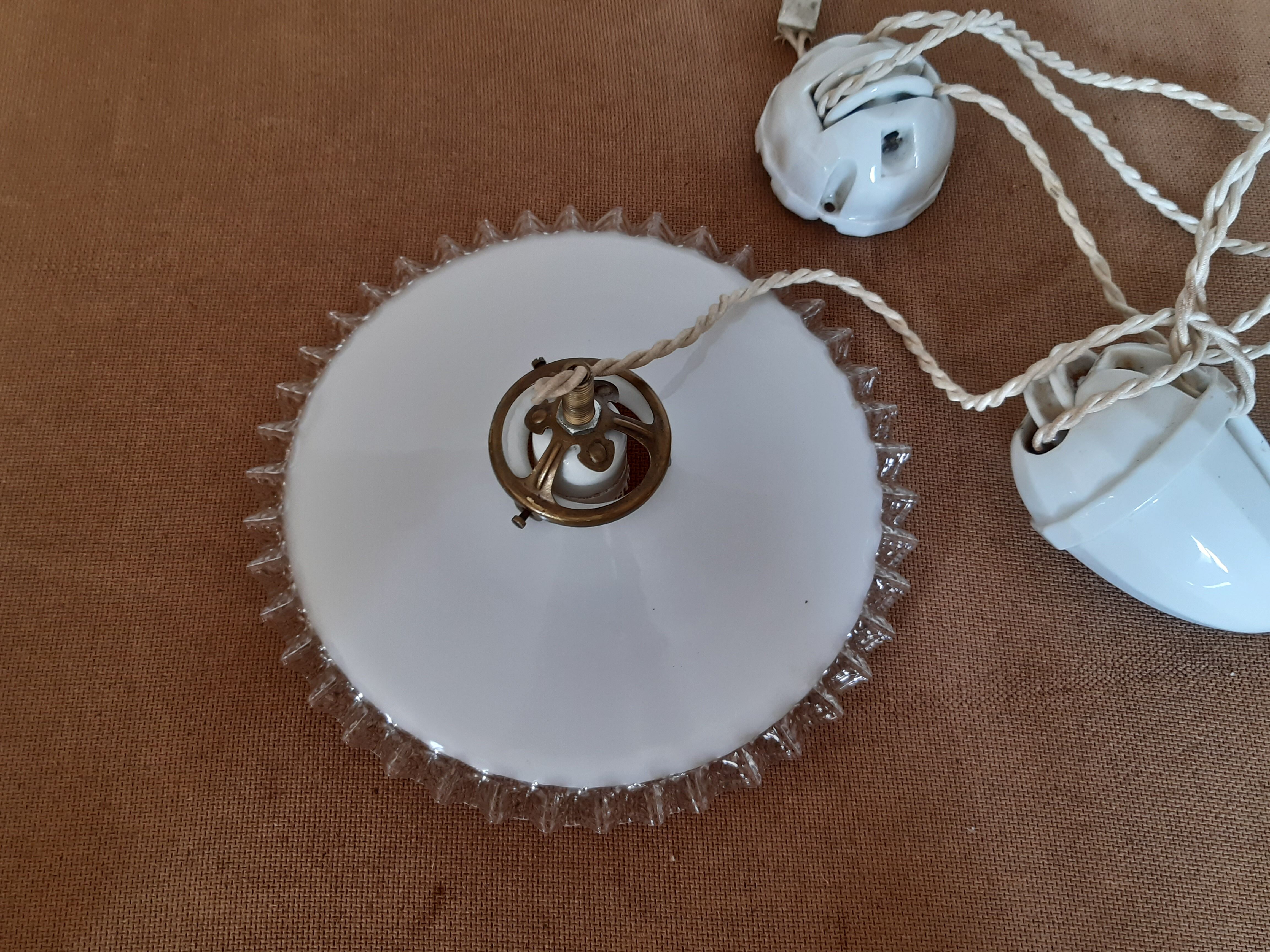 Goes up and down hanging lamp in opaline