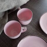 Tasses et soucoupes rose poudré
