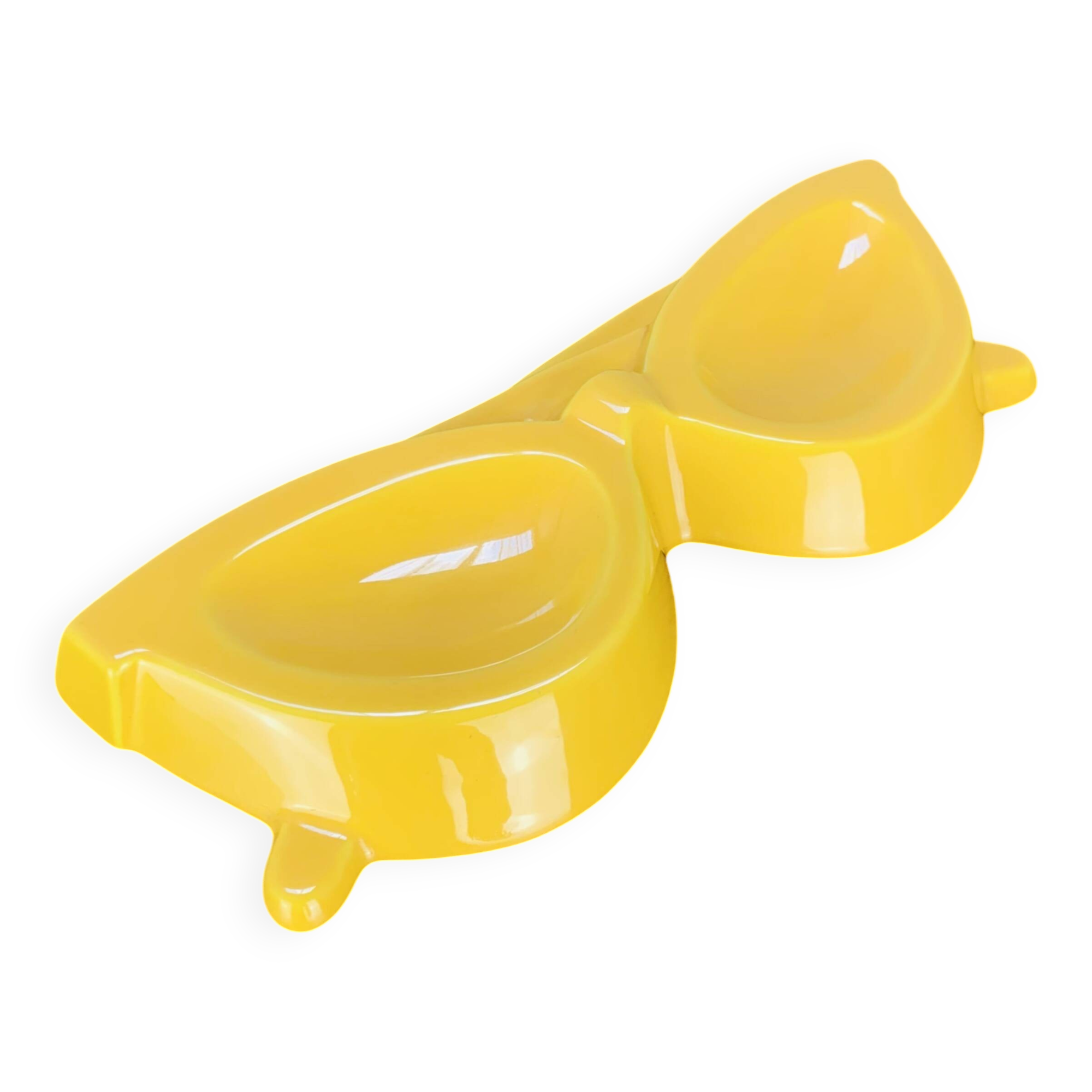 Vintage yellow ceramic glasses emptier