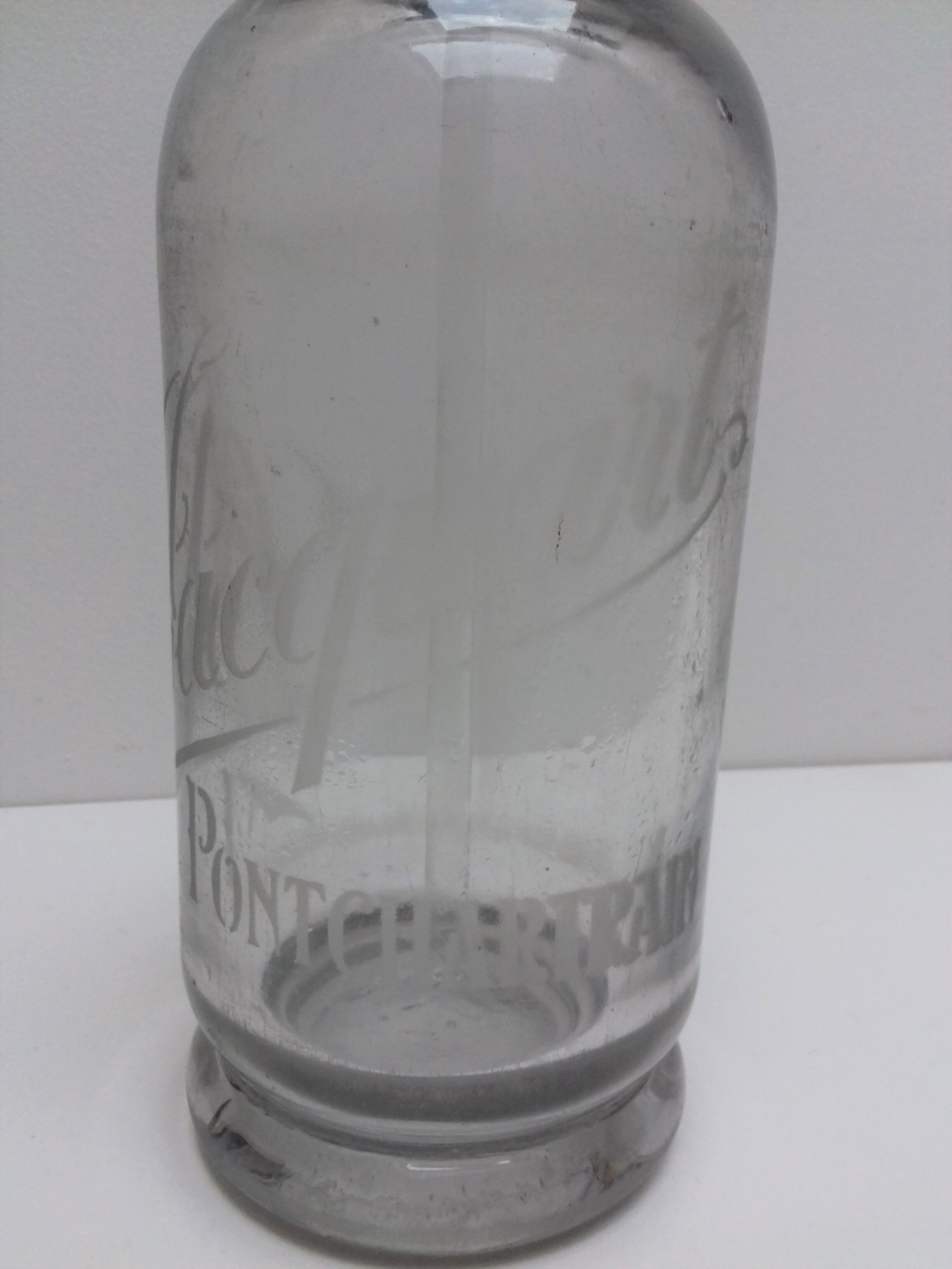 White Selt Water Siphon "JACQUART"