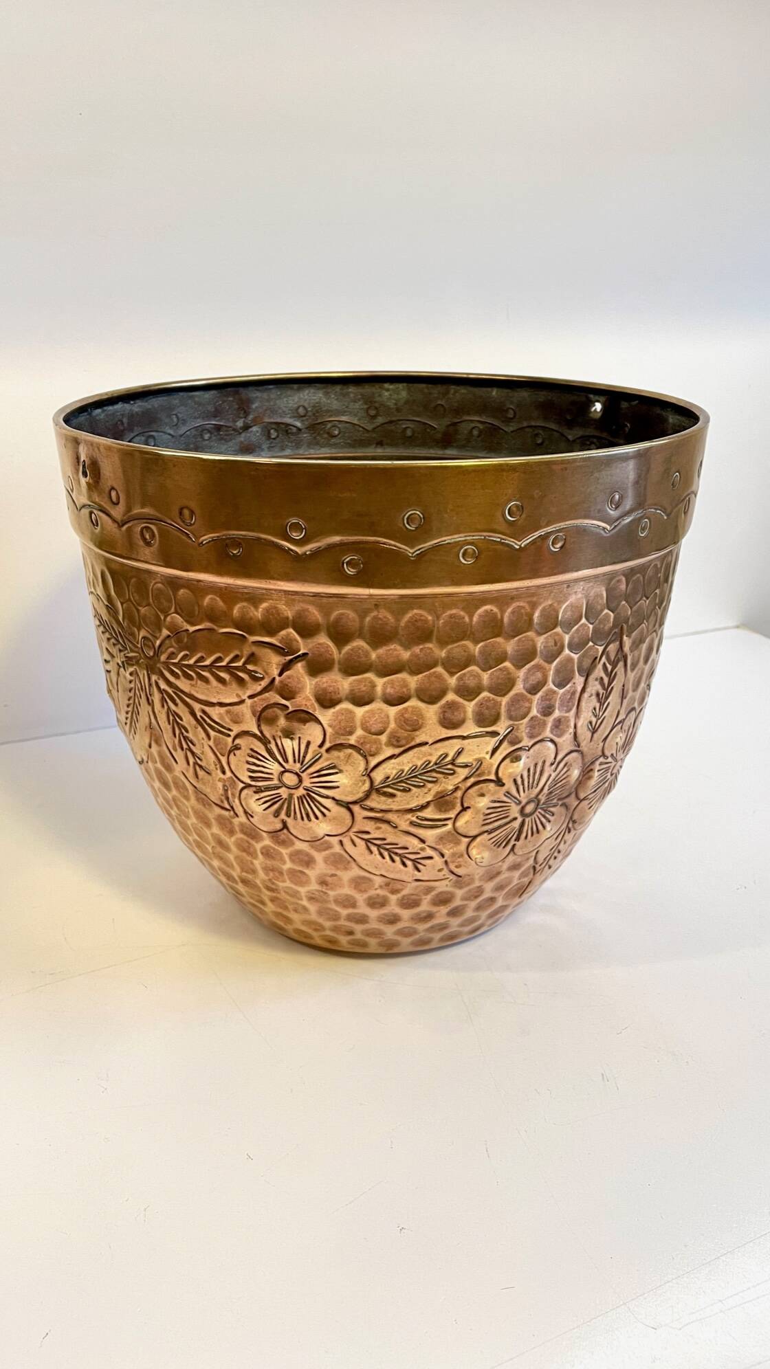 Large planter by villedieu in brass 1970s - 1980s