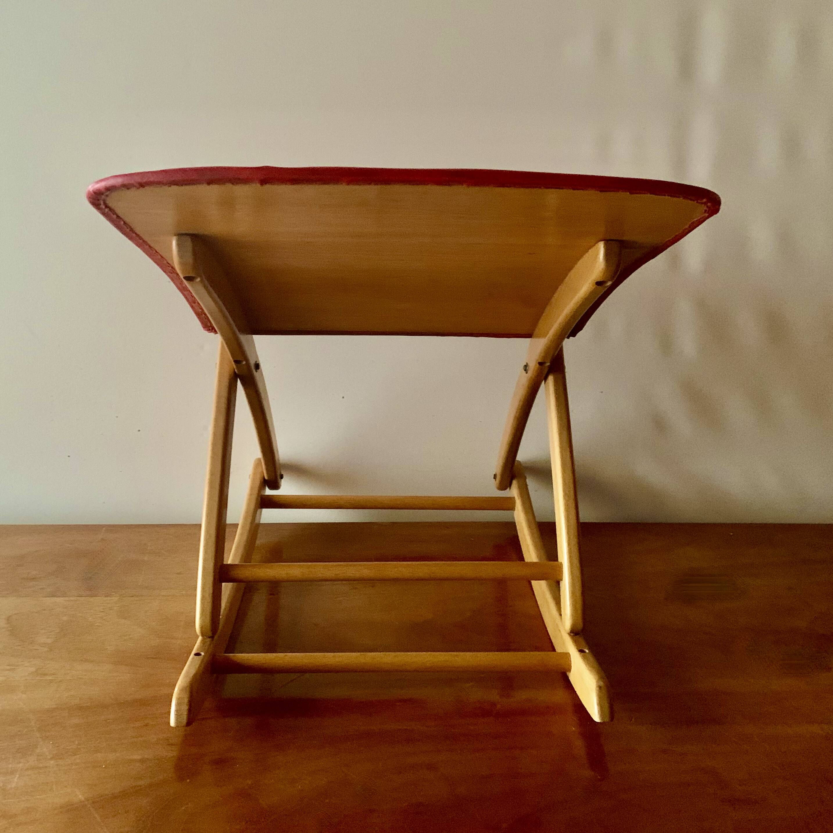Vintage rocking footstool in red Skai and wood