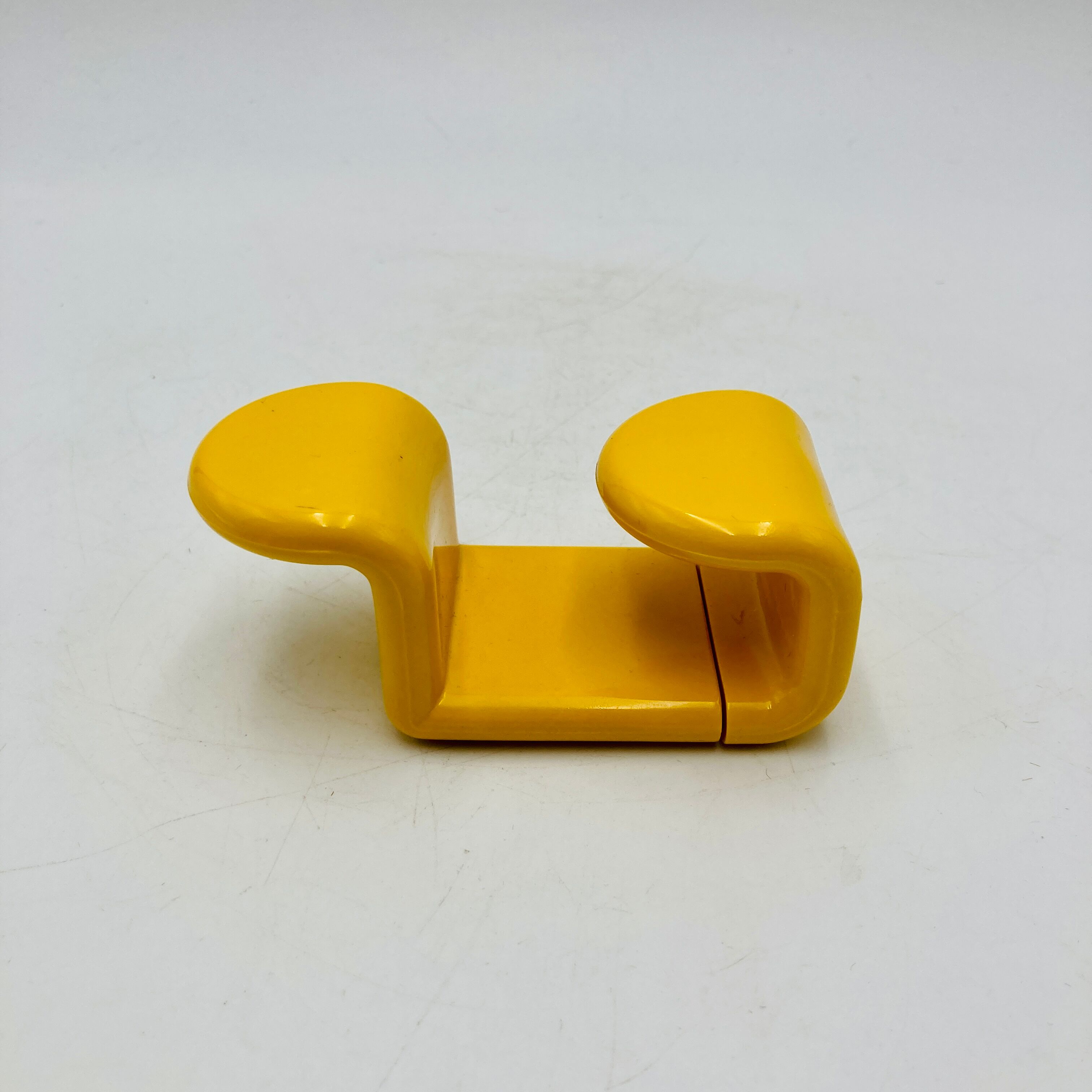 Yellow plastic hooks, design A. Rossari, Gedy edition.