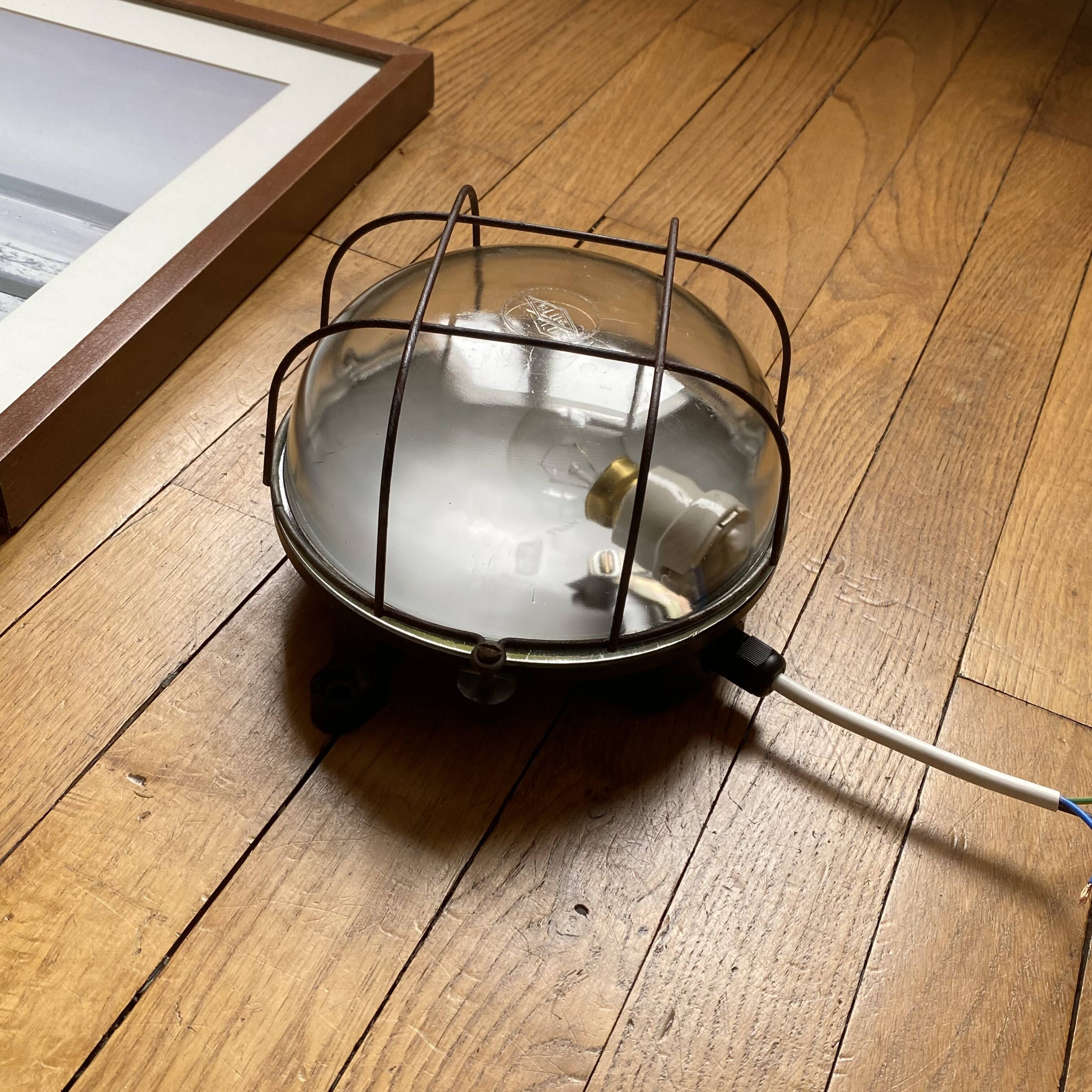 Waterproof industrial porthole light in Bakelite with a glass globe.